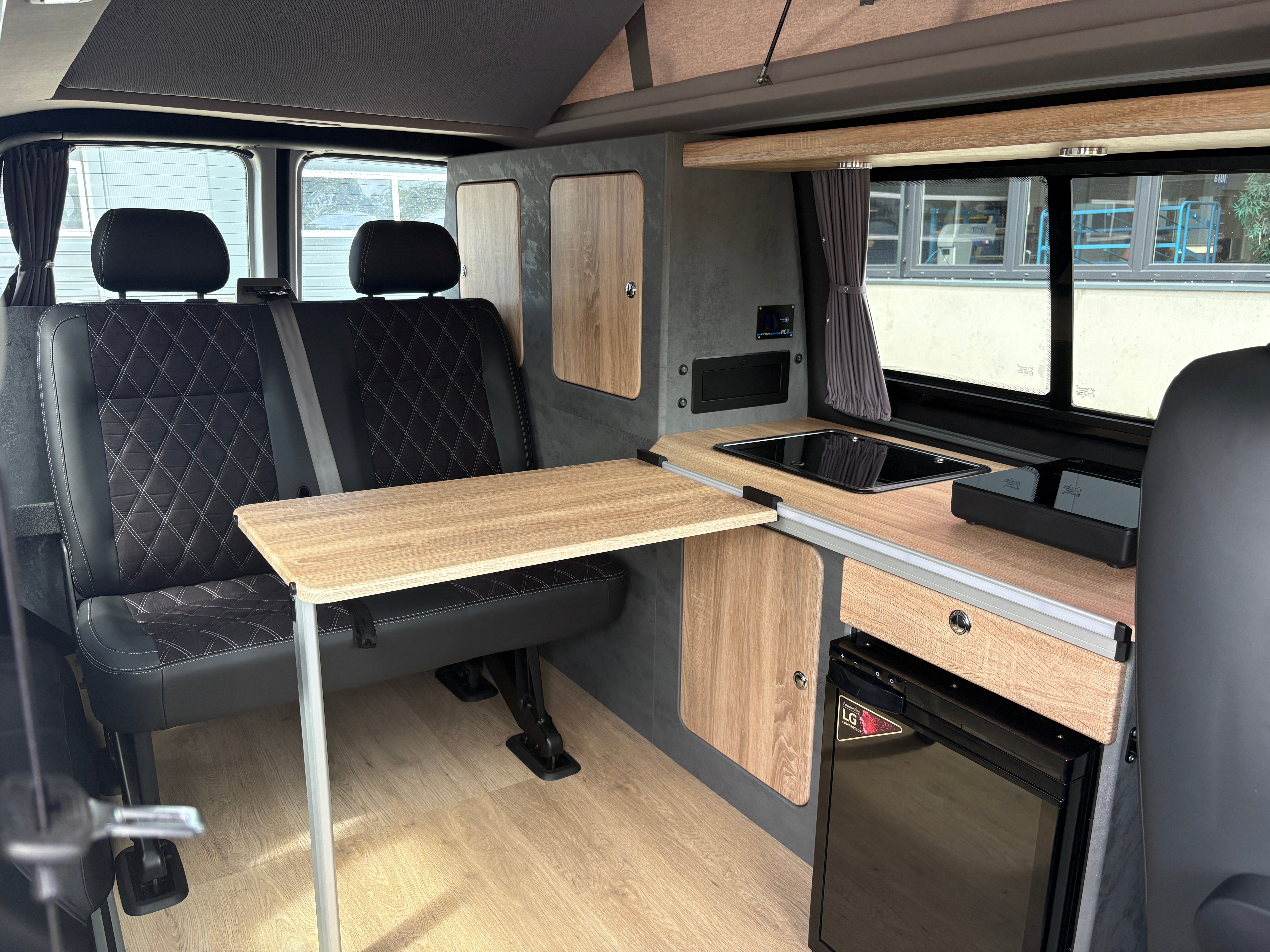 Volkswagen T6.1 Camper mit Aufstelldach, 2.0 TDI, 150 PS / 110KW, DSG | VW Bulli Wohnmobil Campervan Kastenwagen