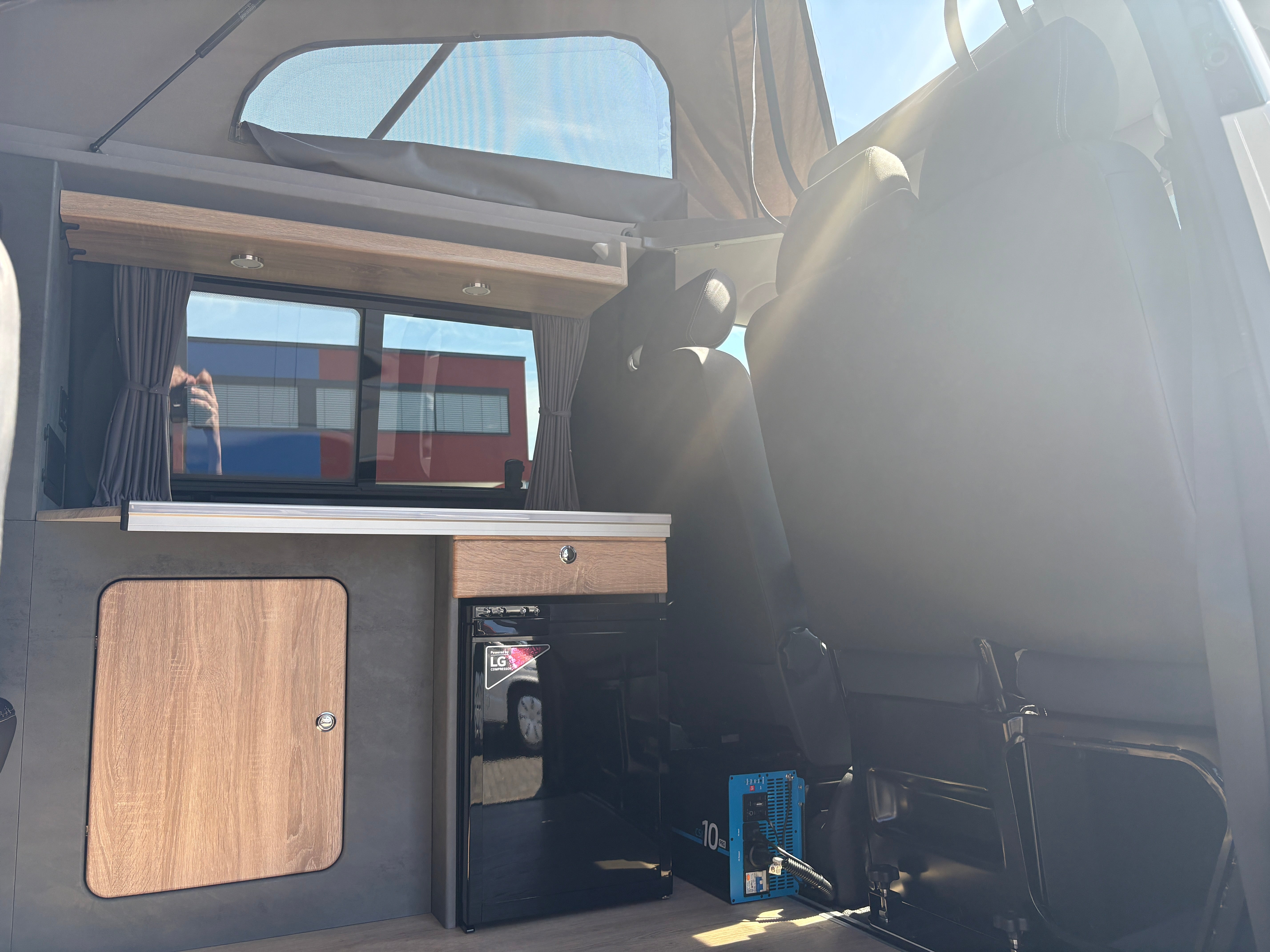 Volkswagen T6.1 Camper mit Aufstelldach, 2.0 TDI, 110 PS / 81KW | VW Bulli Wohnmobil Campervan Kastenwagen