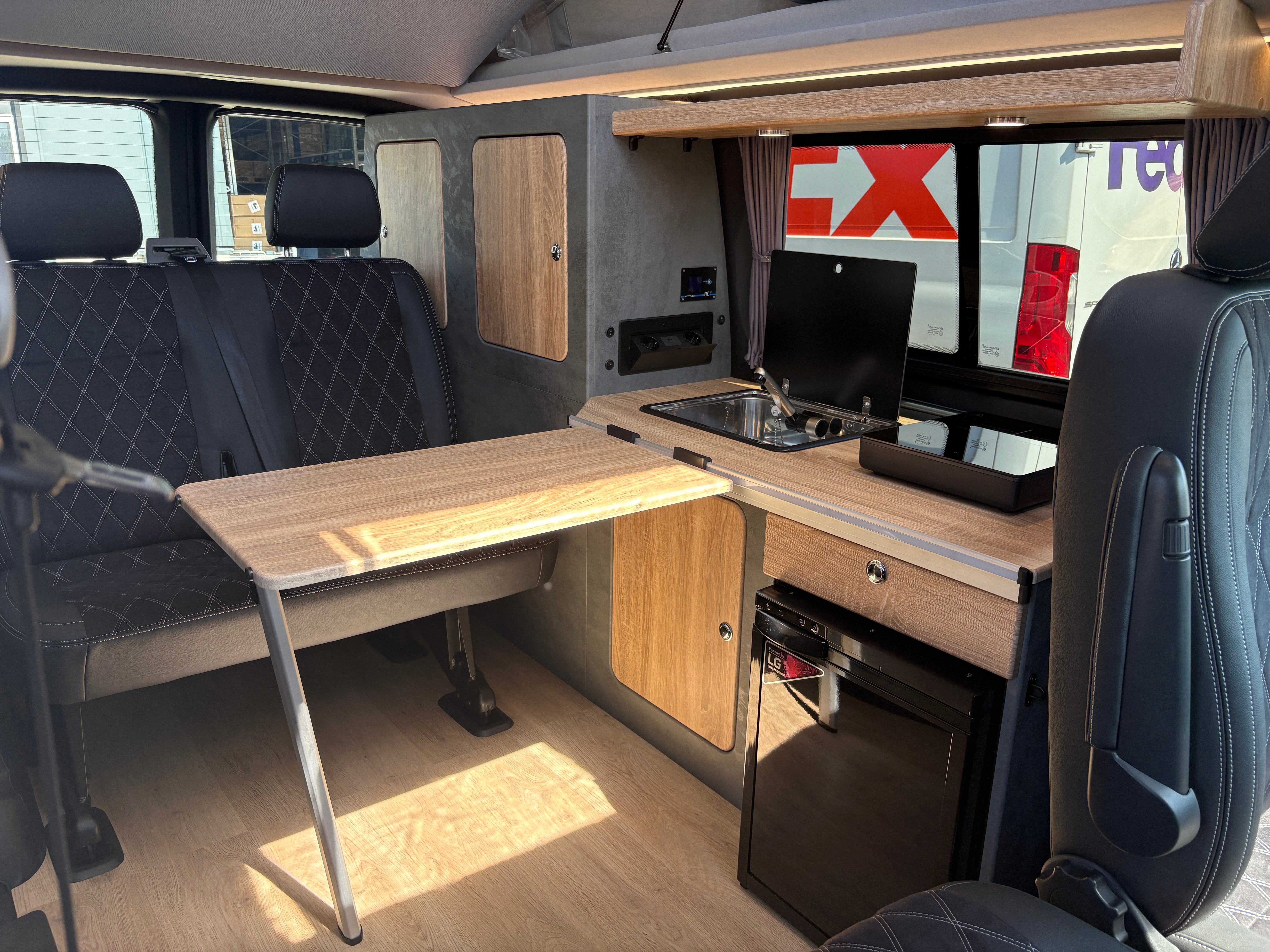 Volkswagen T6.1 Camper mit Aufstelldach, 2.0 TDI, 110 PS / 81KW | VW Bulli Wohnmobil Campervan Kastenwagen