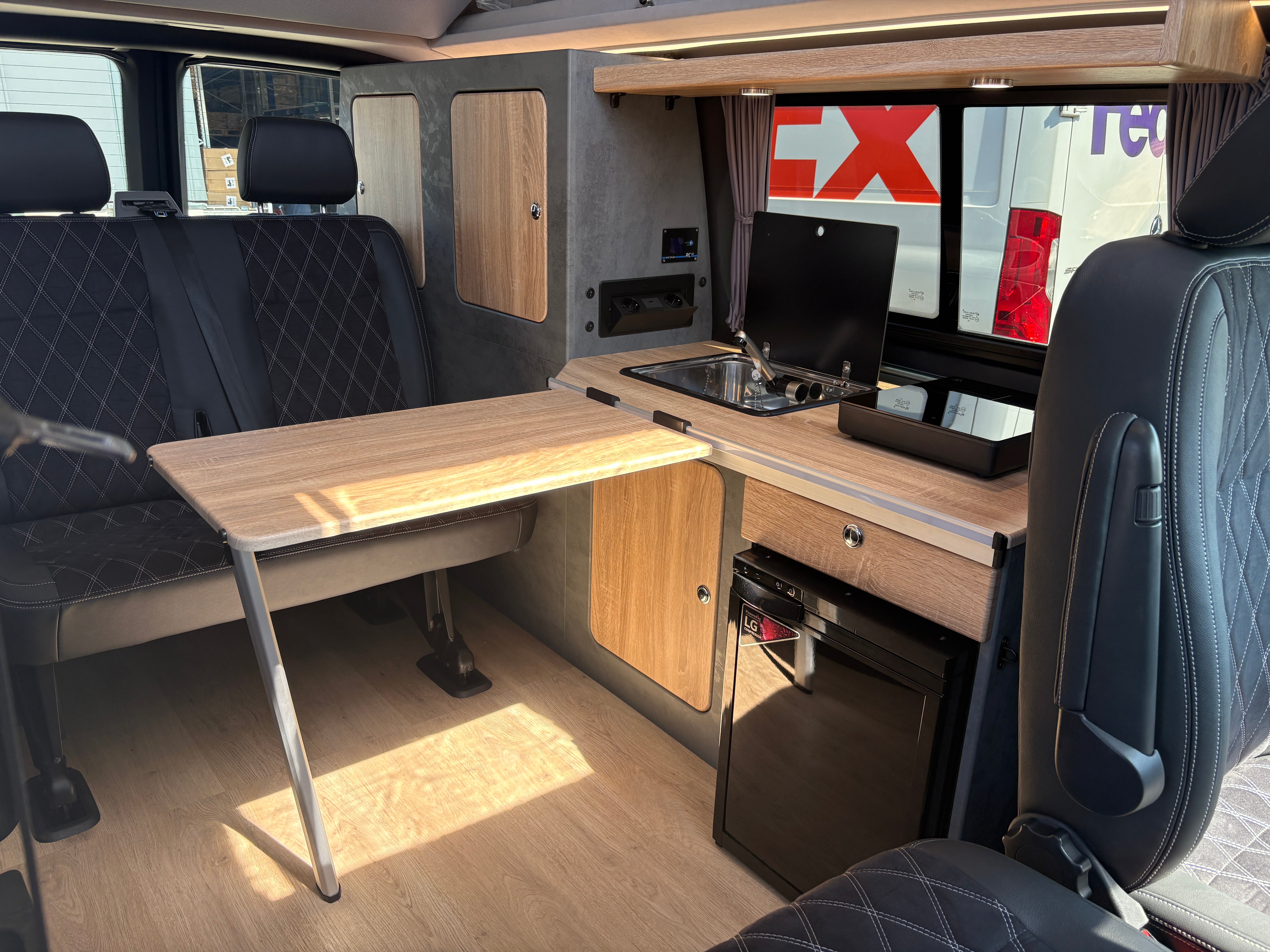 Volkswagen T6.1 Camper mit Aufstelldach, 2.0 TDI, 110 PS / 81KW | VW Bulli Wohnmobil Campervan Kastenwagen