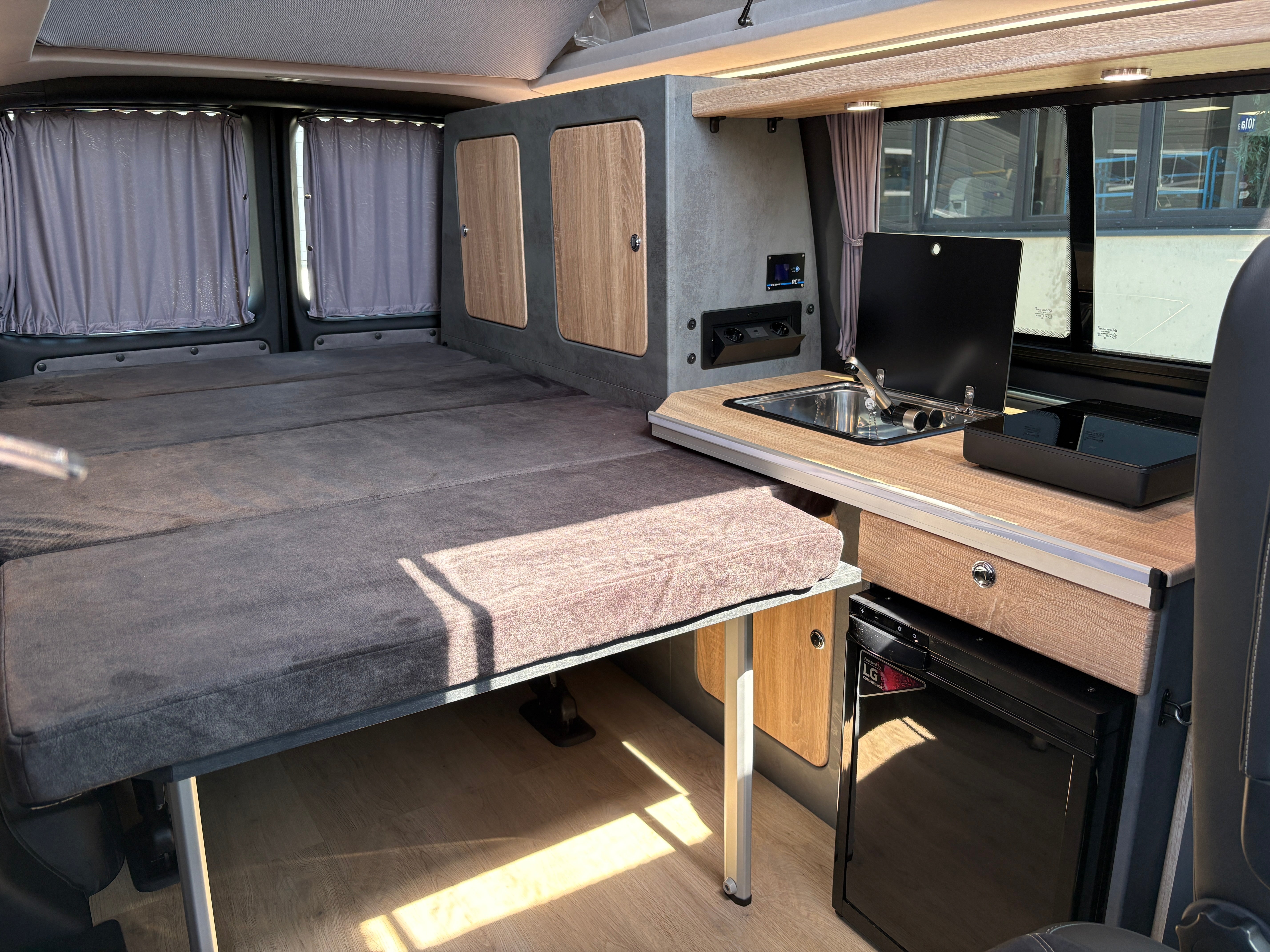Volkswagen T6.1 Camper mit Aufstelldach, 2.0 TDI, 110 PS / 81KW | VW Bulli Wohnmobil Campervan Kastenwagen