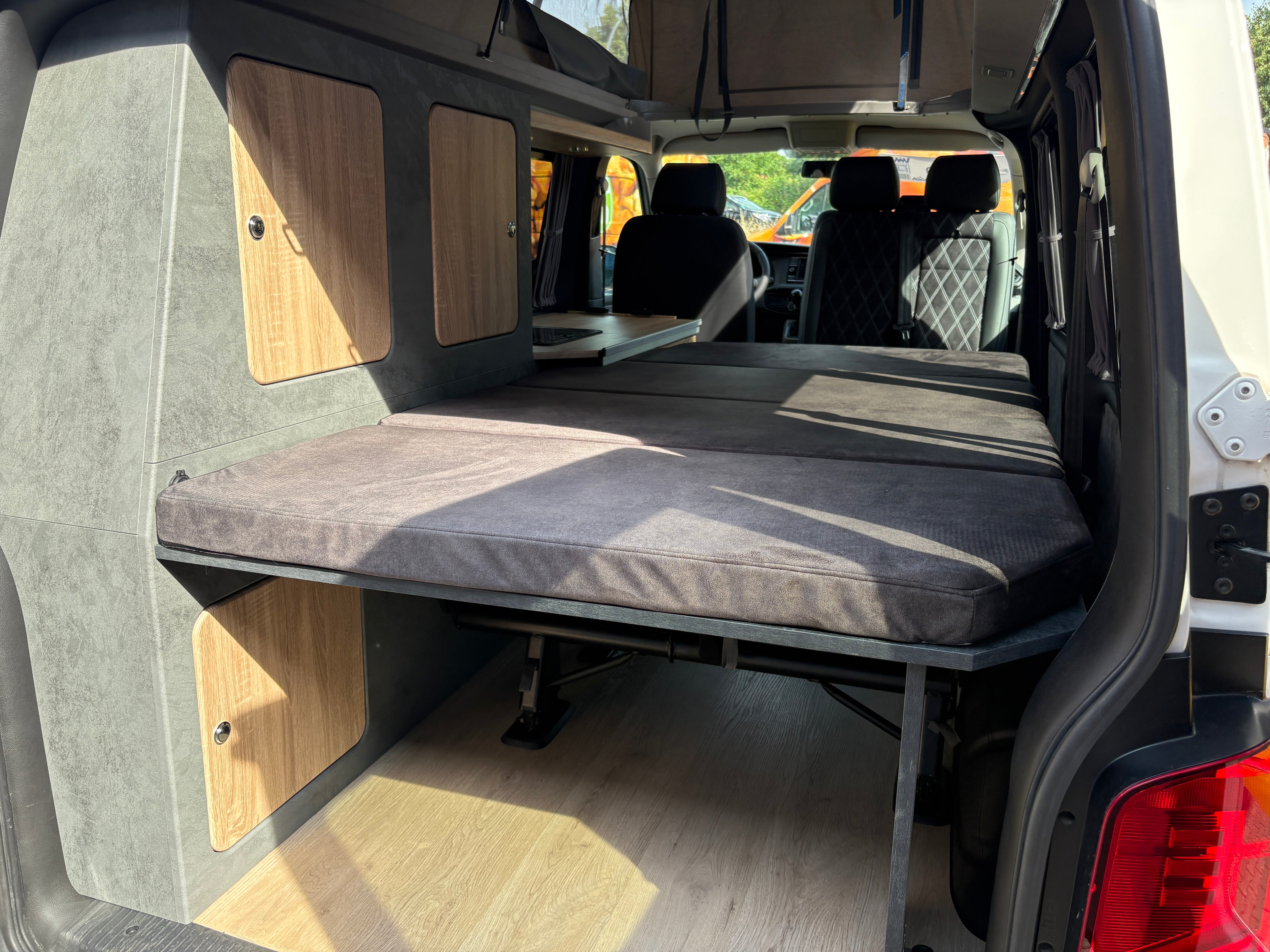 Volkswagen T6.1 Camper mit Aufstelldach, 2.0 TDI, 110 PS / 81KW | VW Bulli Wohnmobil Campervan Kastenwagen
