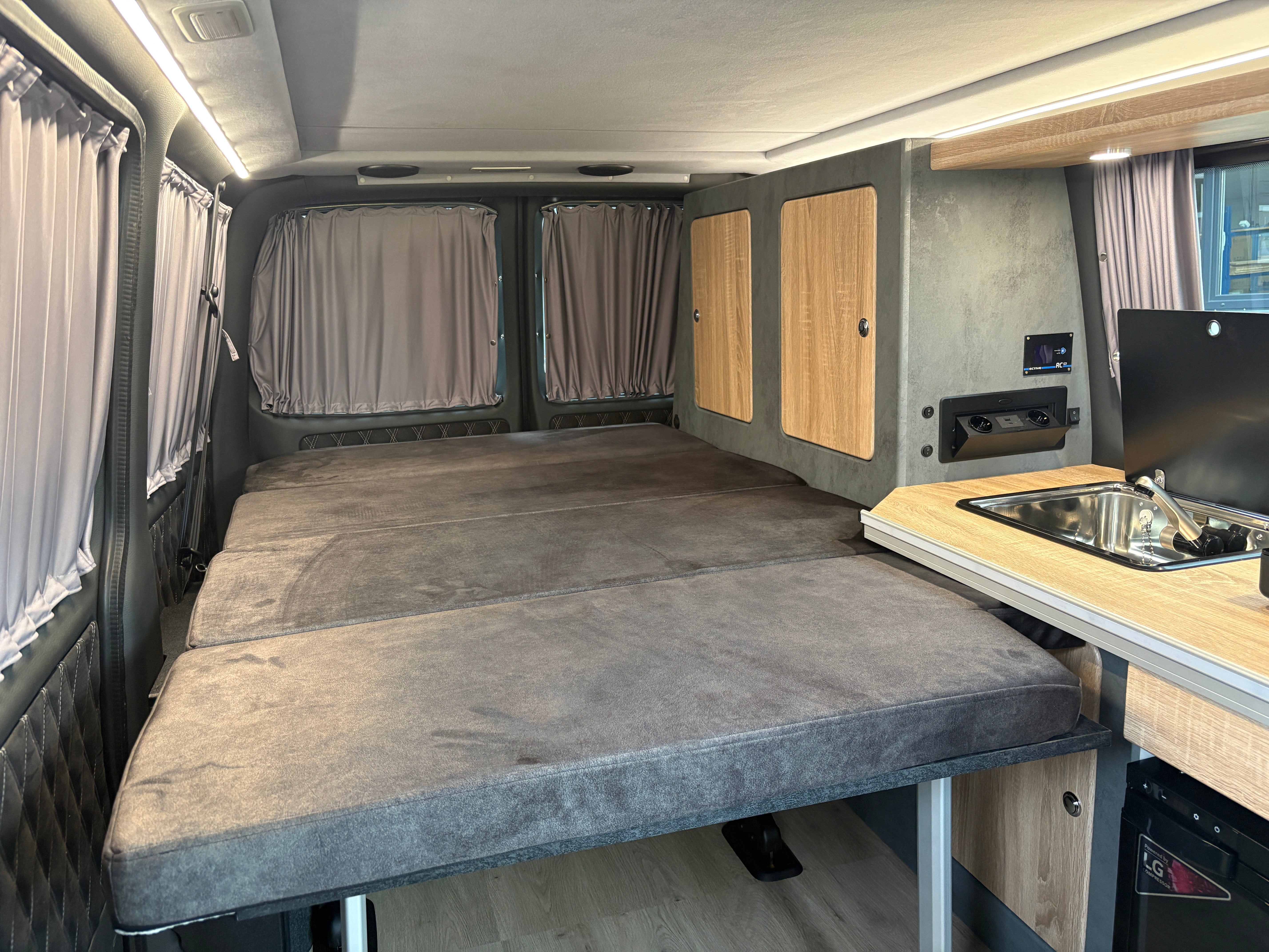 Volkswagen T6.1 Camper mit Aufstelldach, 2.0 TDI, 150 PS / 110KW, 156.000 km DSG | VW Bulli Wohnmobil Campervan Kastenwagen
