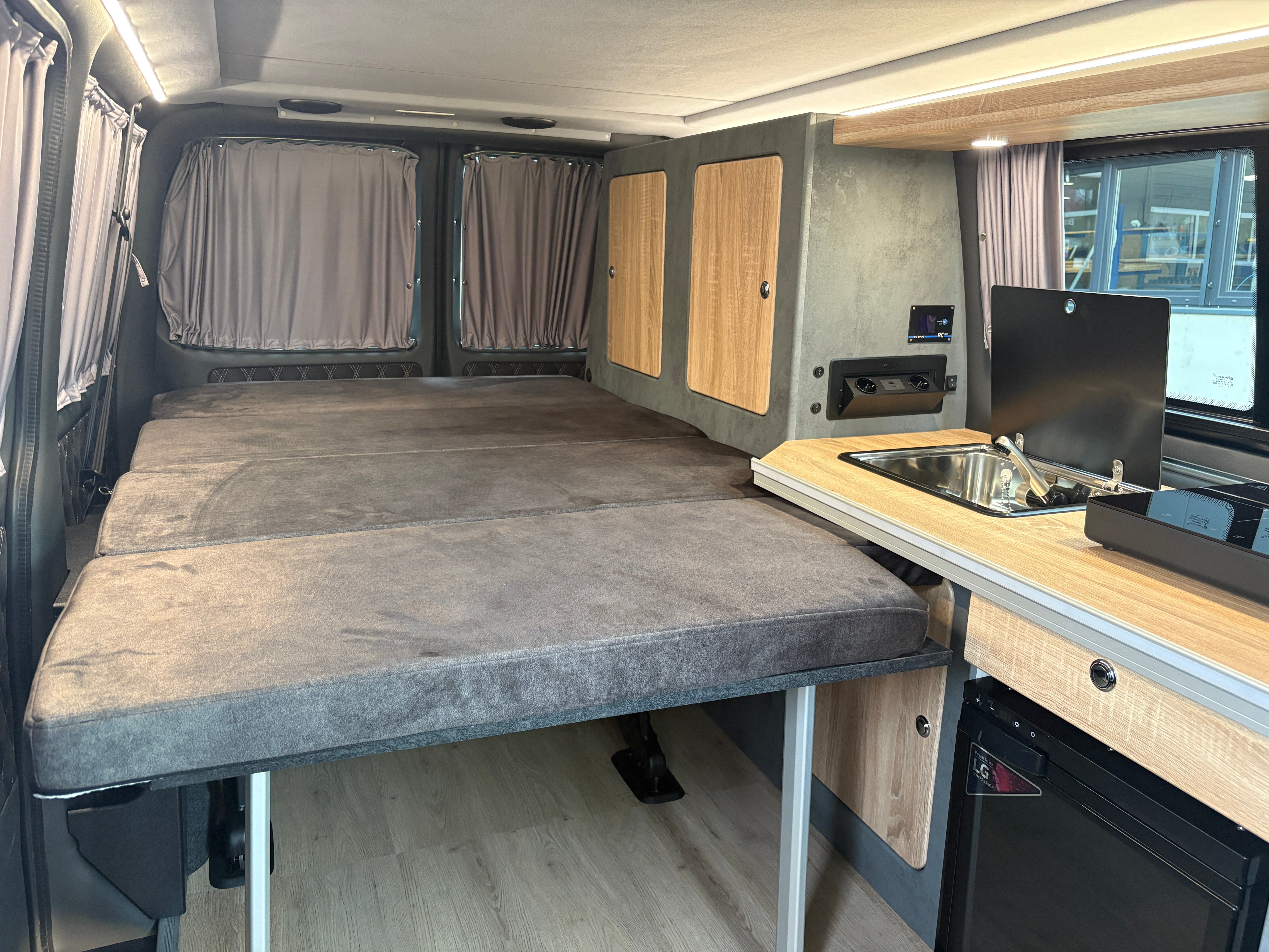Volkswagen T6.1 Camper mit Aufstelldach, 2.0 TDI, 150 PS / 110KW, 156.000 km DSG | VW Bulli Wohnmobil Campervan Kastenwagen