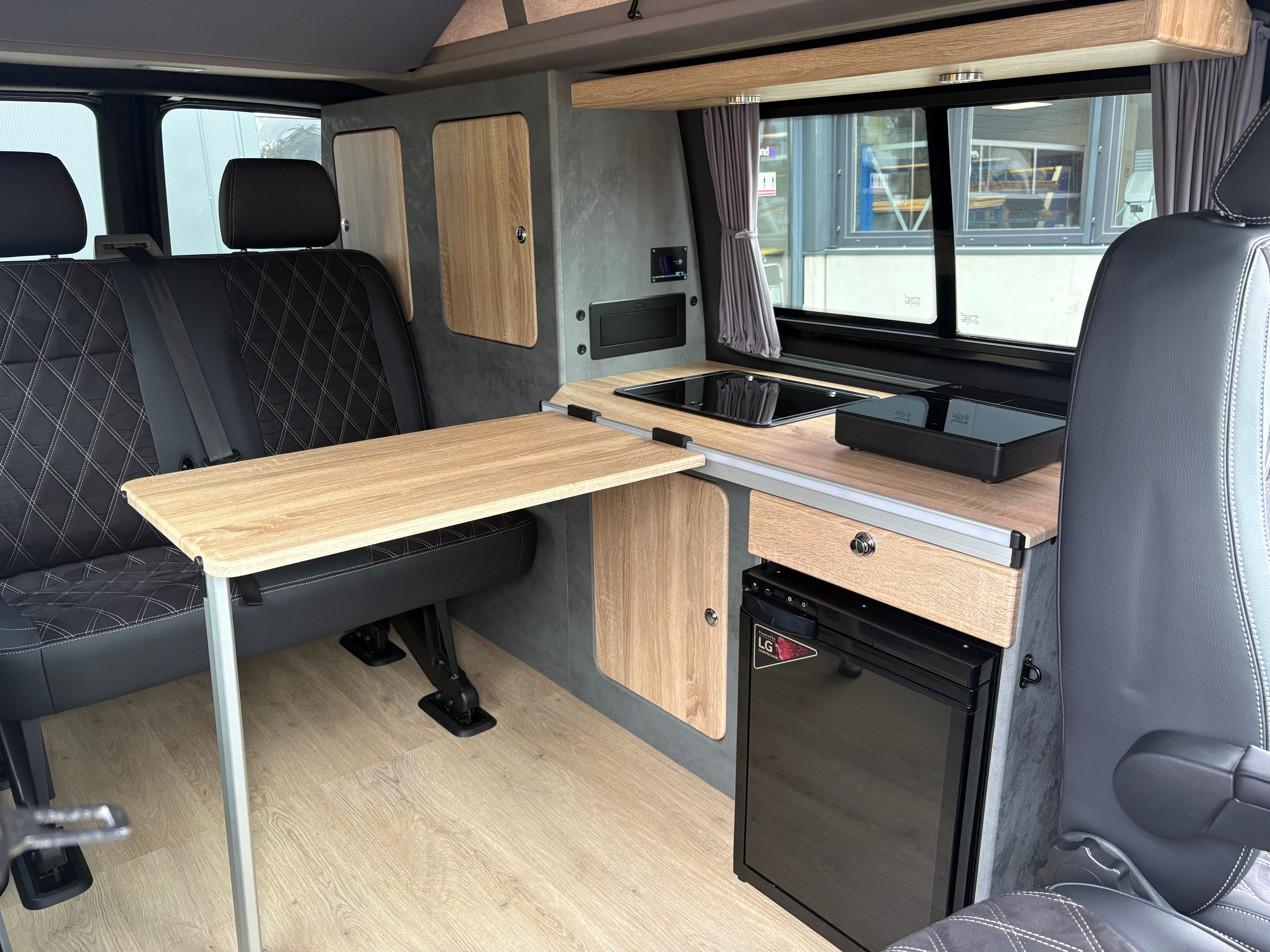 Volkswagen T6.1 Camper mit Aufstelldach, 2.0 TDI, 110 PS / 81KW | VW Bulli Wohnmobil Campervan Kastenwagen