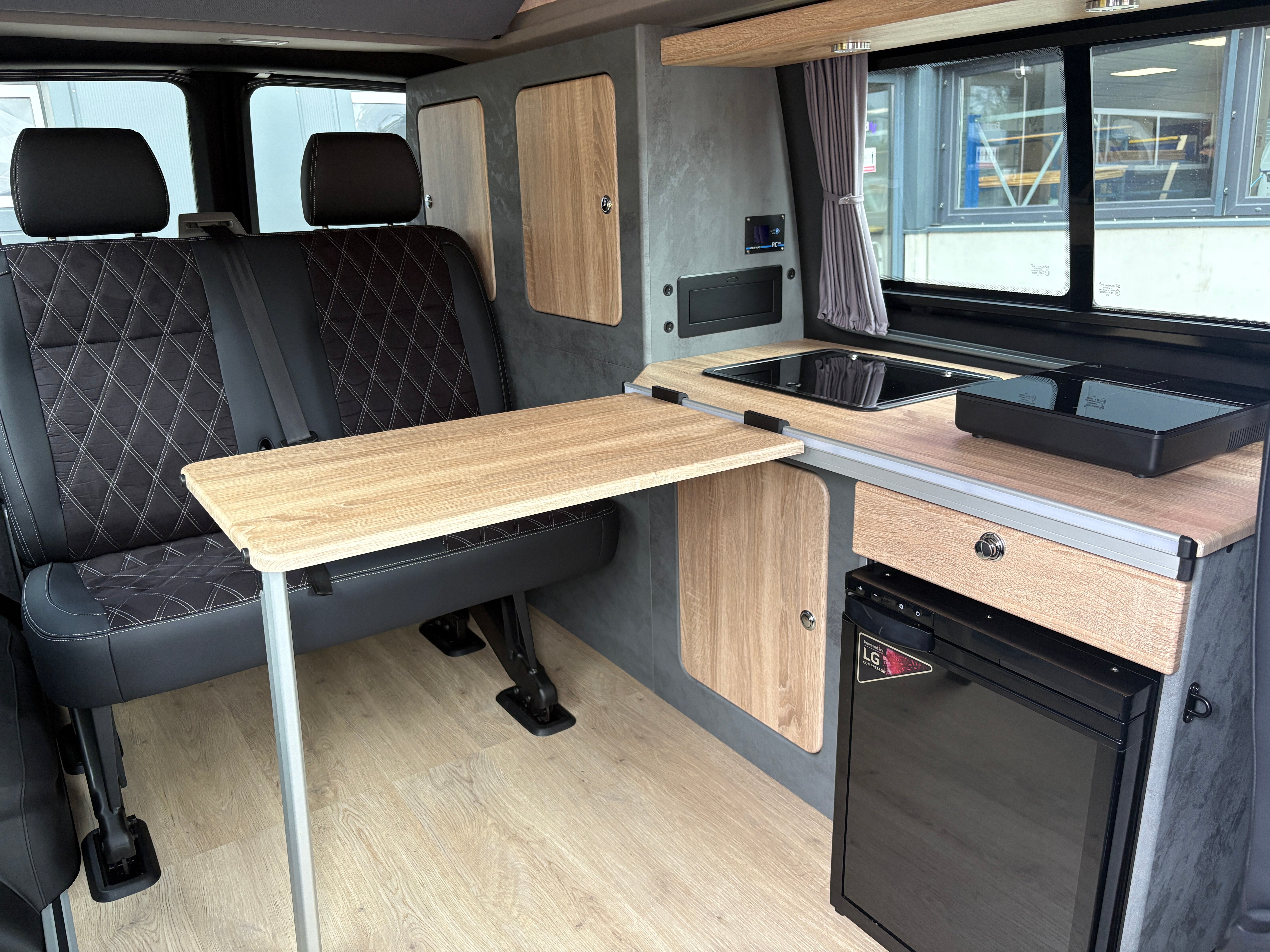 Volkswagen T6.1 Camper mit Aufstelldach, 2.0 TDI, 110 PS / 81KW | VW Bulli Wohnmobil Campervan Kastenwagen