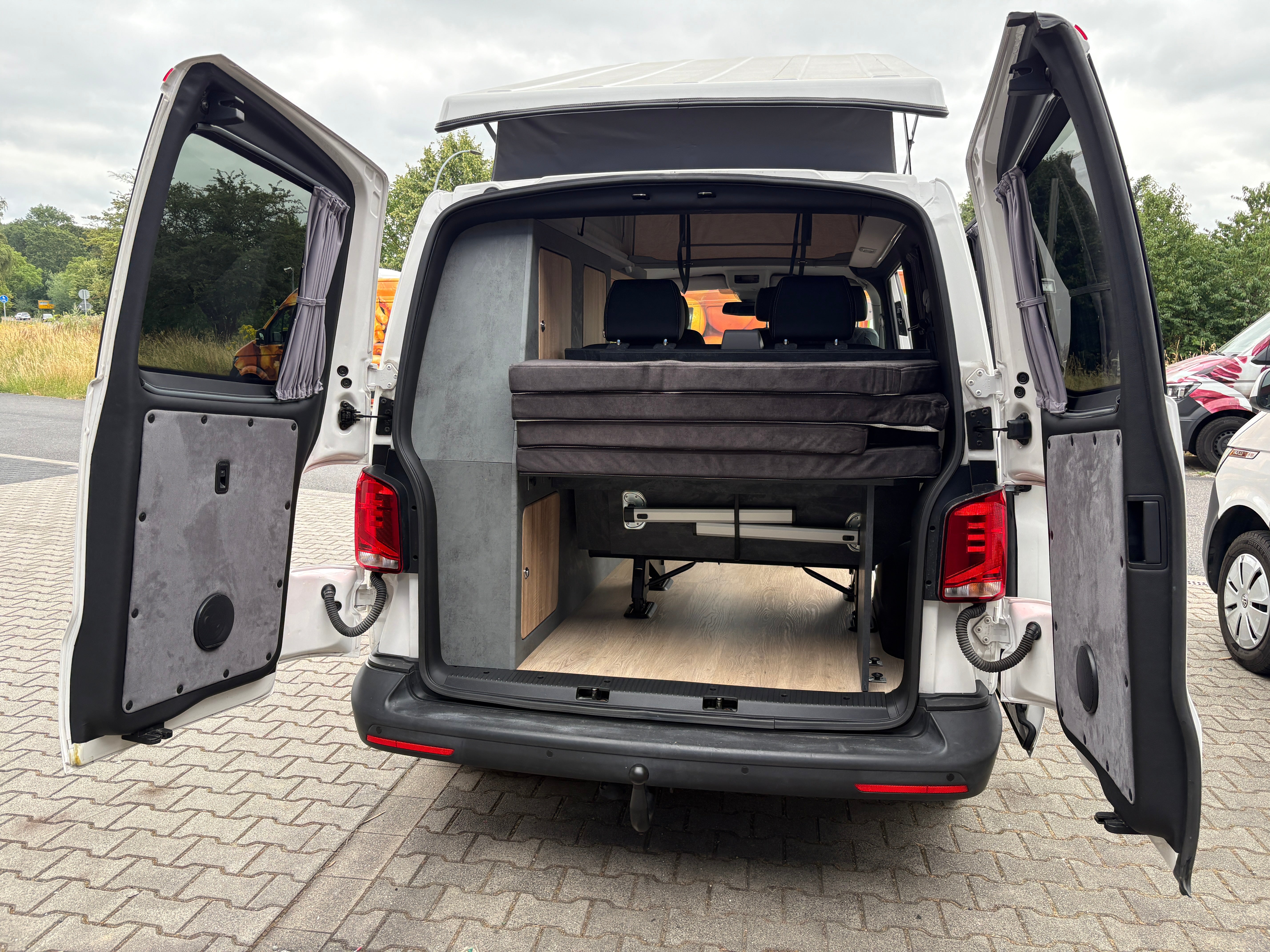 Volkswagen T6.1 Camper mit Aufstelldach, 2.0 TDI, 110 PS / 81KW | VW Bulli Wohnmobil Campervan Kastenwagen