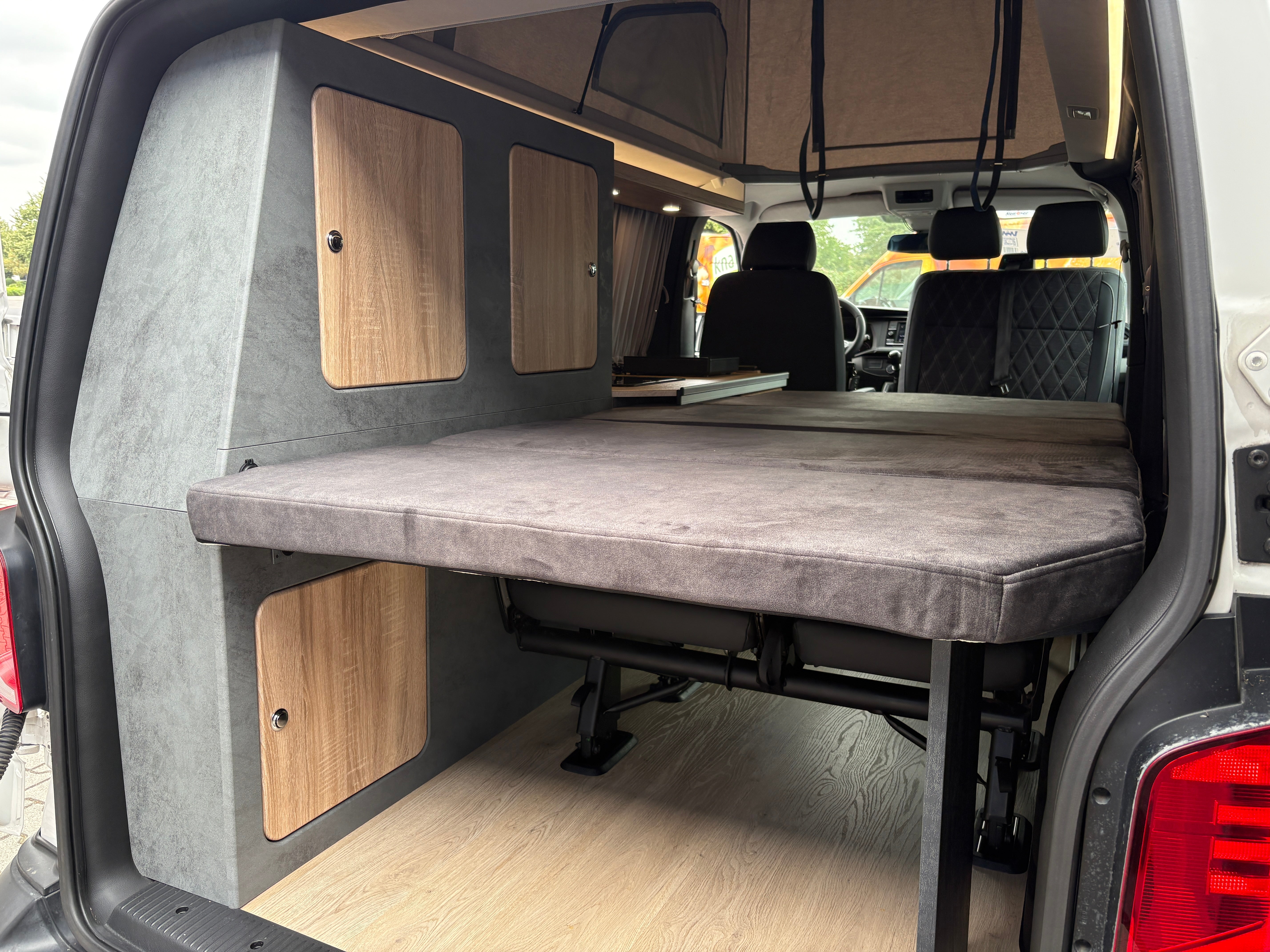 Volkswagen T6.1 Camper mit Aufstelldach, 2.0 TDI, 110 PS / 81KW | VW Bulli Wohnmobil Campervan Kastenwagen