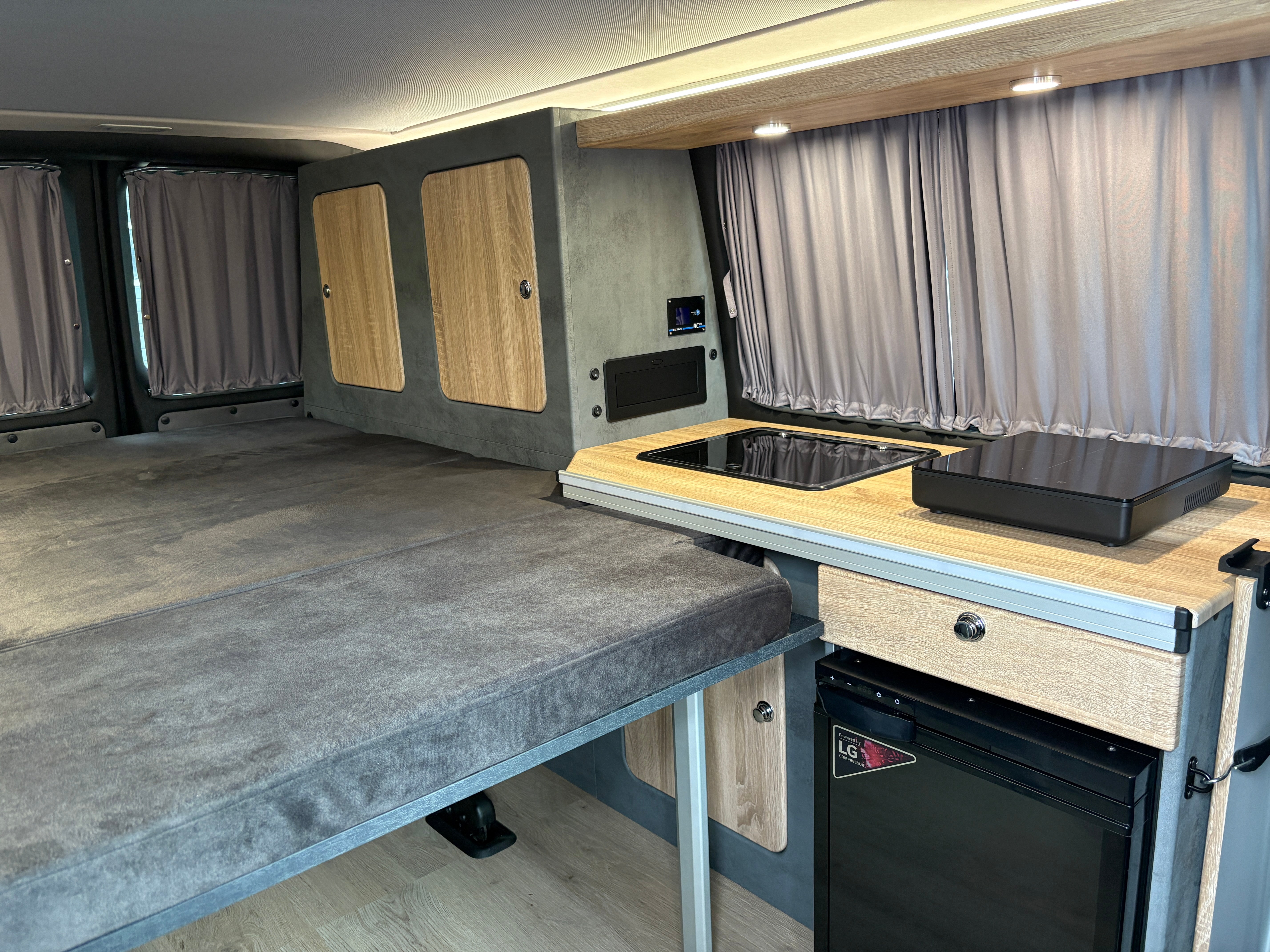Volkswagen T6.1 Camper mit Aufstelldach, 2.0 TDI, 110 PS / 81KW | VW Bulli Wohnmobil Campervan Kastenwagen