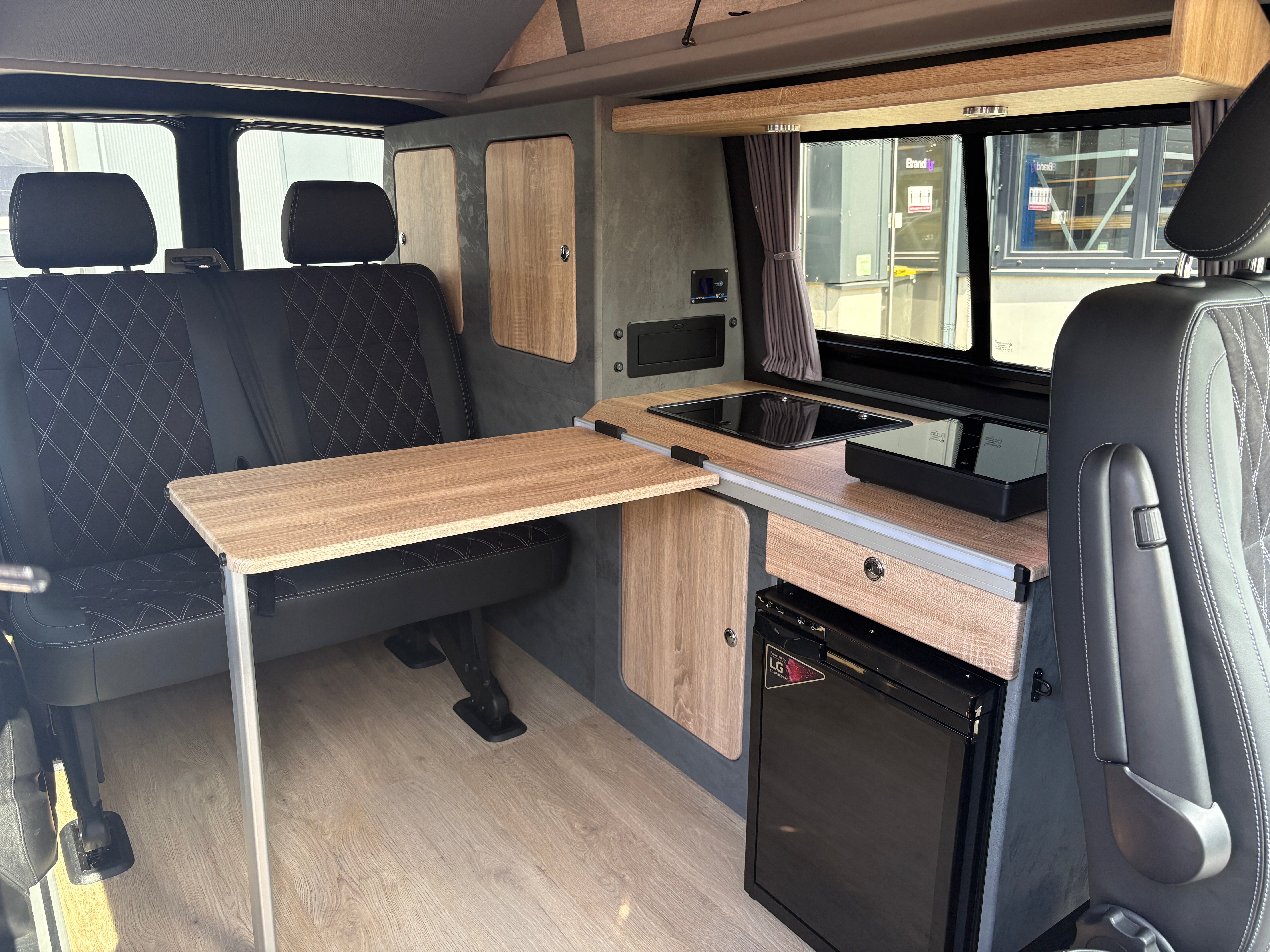 Volkswagen T6.1 Camper mit Aufstelldach, 2.0 TDI, 110 PS / 81KW | VW Bulli Wohnmobil Campervan Kastenwagen