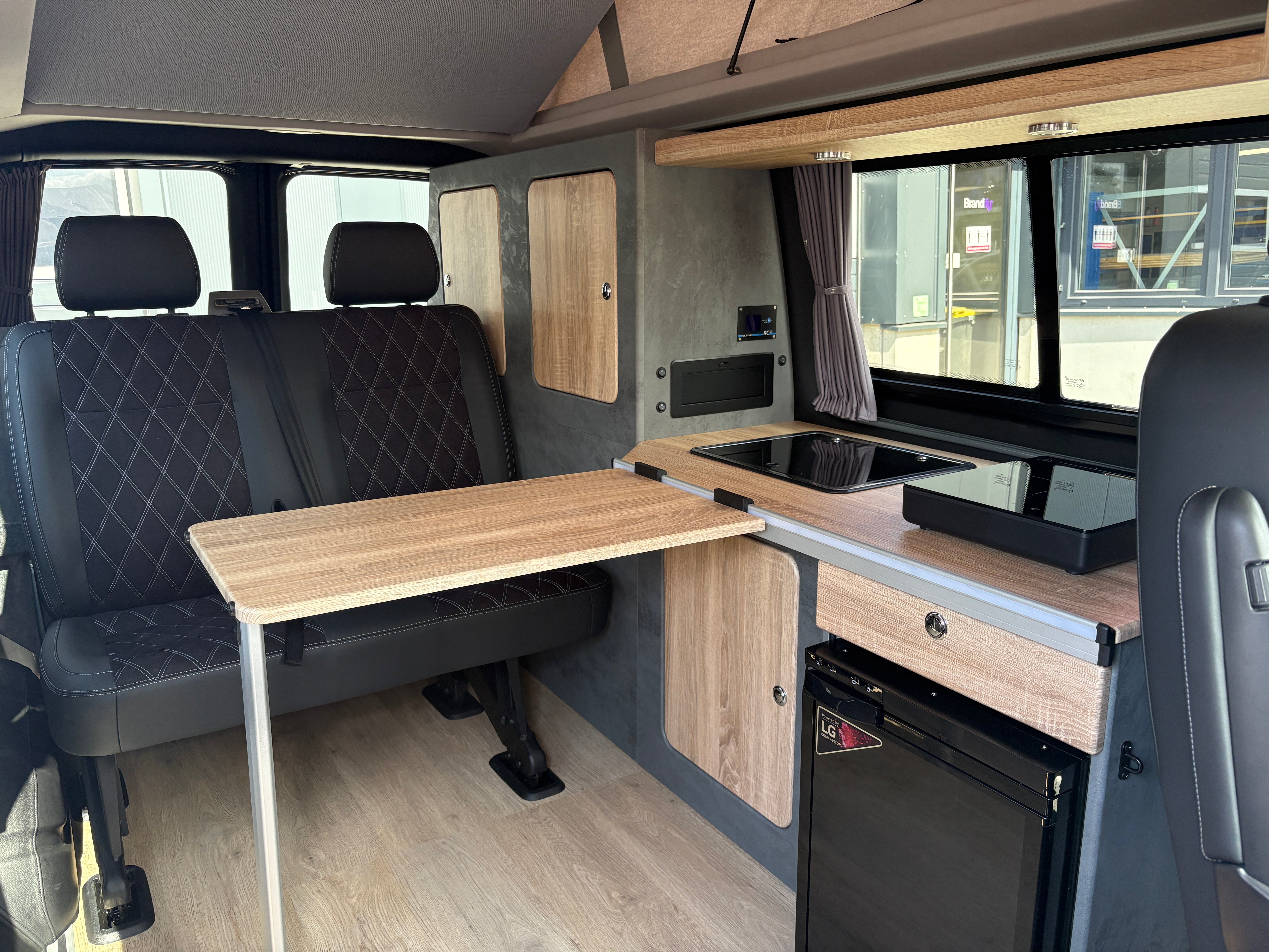 Volkswagen T6.1 Camper mit Aufstelldach, 2.0 TDI, 110 PS / 81KW | VW Bulli Wohnmobil Campervan Kastenwagen
