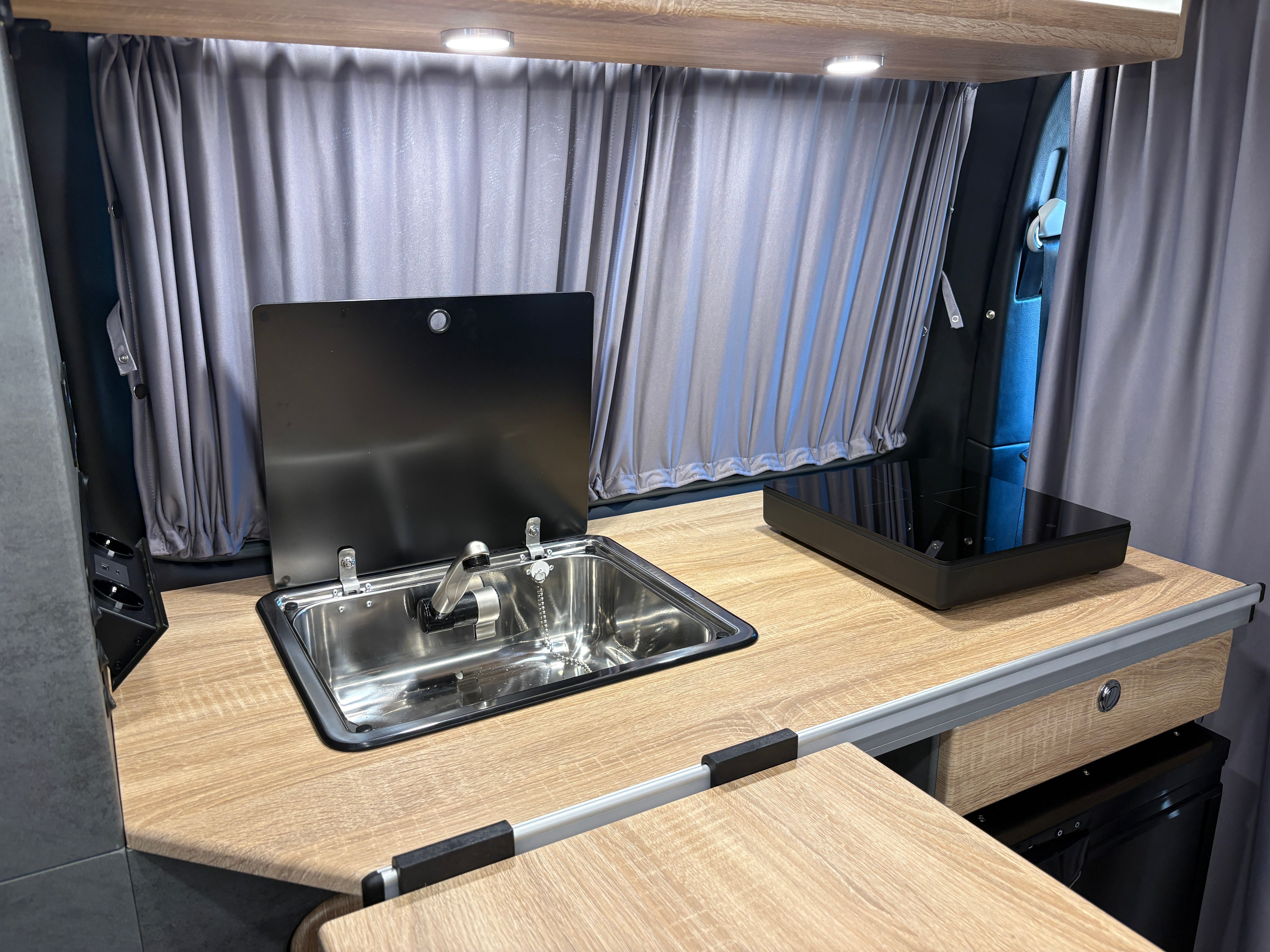 Volkswagen T6.1 Camper, 2.0 TDI, 110 PS / 81KW | VW Bulli Wohnmobil Campervan Kastenwagen