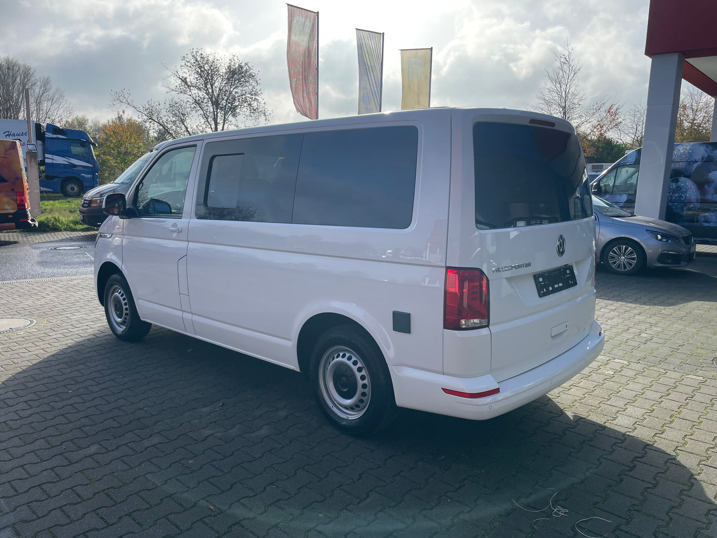 Volkswagen T6.1 Camper 2.0 TDI 150PS Schaltgetriebe unfallfrei | Wohnmobil mit Navi, PDC, Rückfahrkamera | Campervan Umbau 5 Sitzer