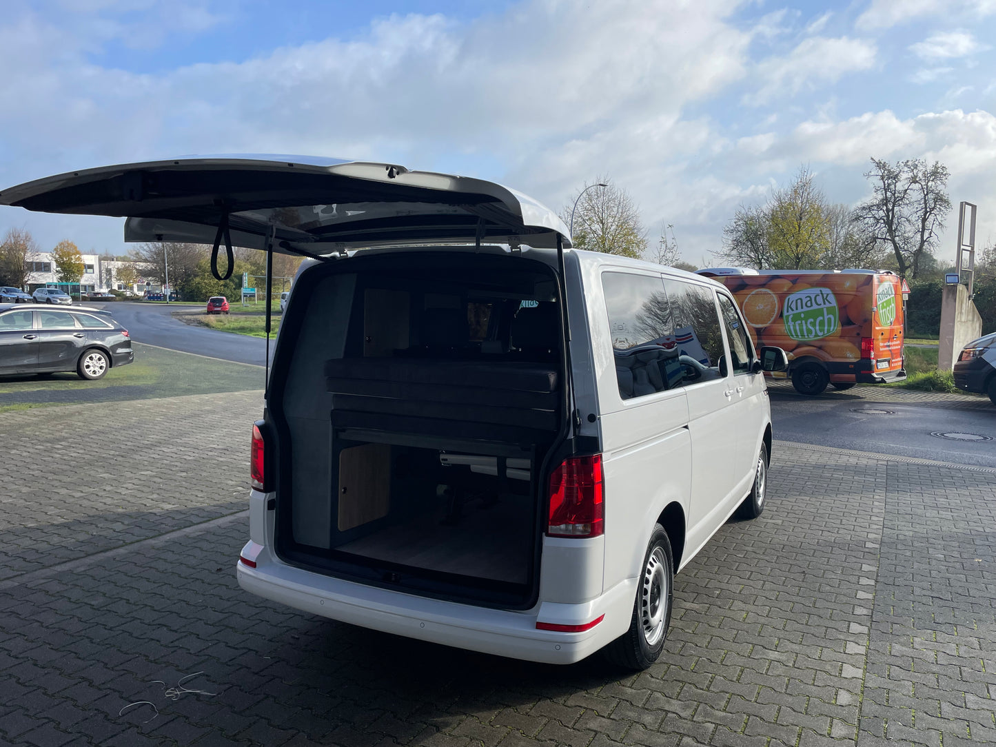 Volkswagen T6.1 Camper 2.0 TDI 150PS Schaltgetriebe unfallfrei | Wohnmobil mit Navi, PDC, Rückfahrkamera | Campervan Umbau 5 Sitzer