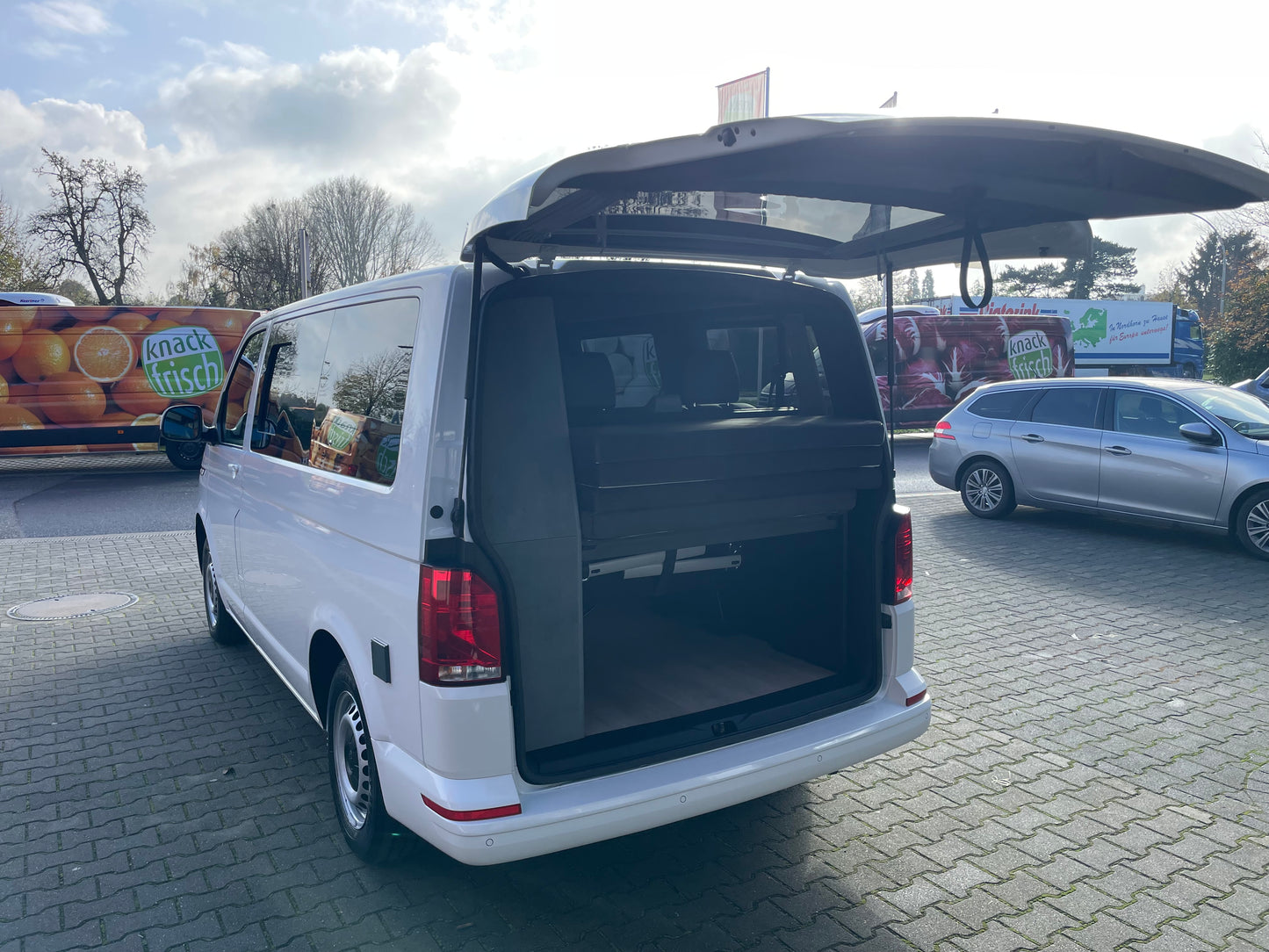 Volkswagen T6.1 Camper 2.0 TDI 150PS Schaltgetriebe unfallfrei | Wohnmobil mit Navi, PDC, Rückfahrkamera | Campervan Umbau 5 Sitzer