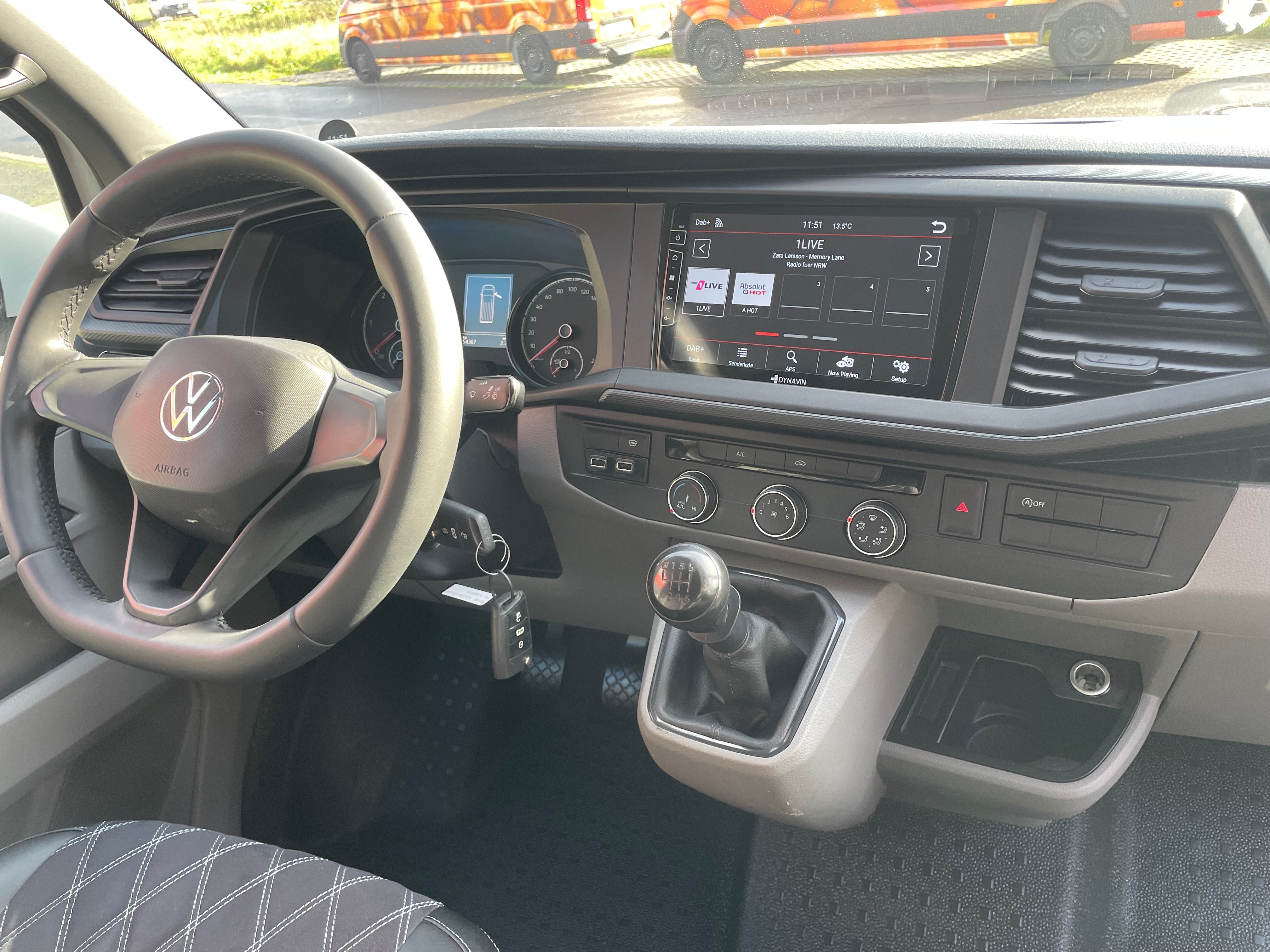 Volkswagen T6.1 Camper 2.0 TDI 150PS Schaltgetriebe unfallfrei | Wohnmobil mit Navi, PDC, Rückfahrkamera | Campervan Umbau 5 Sitzer