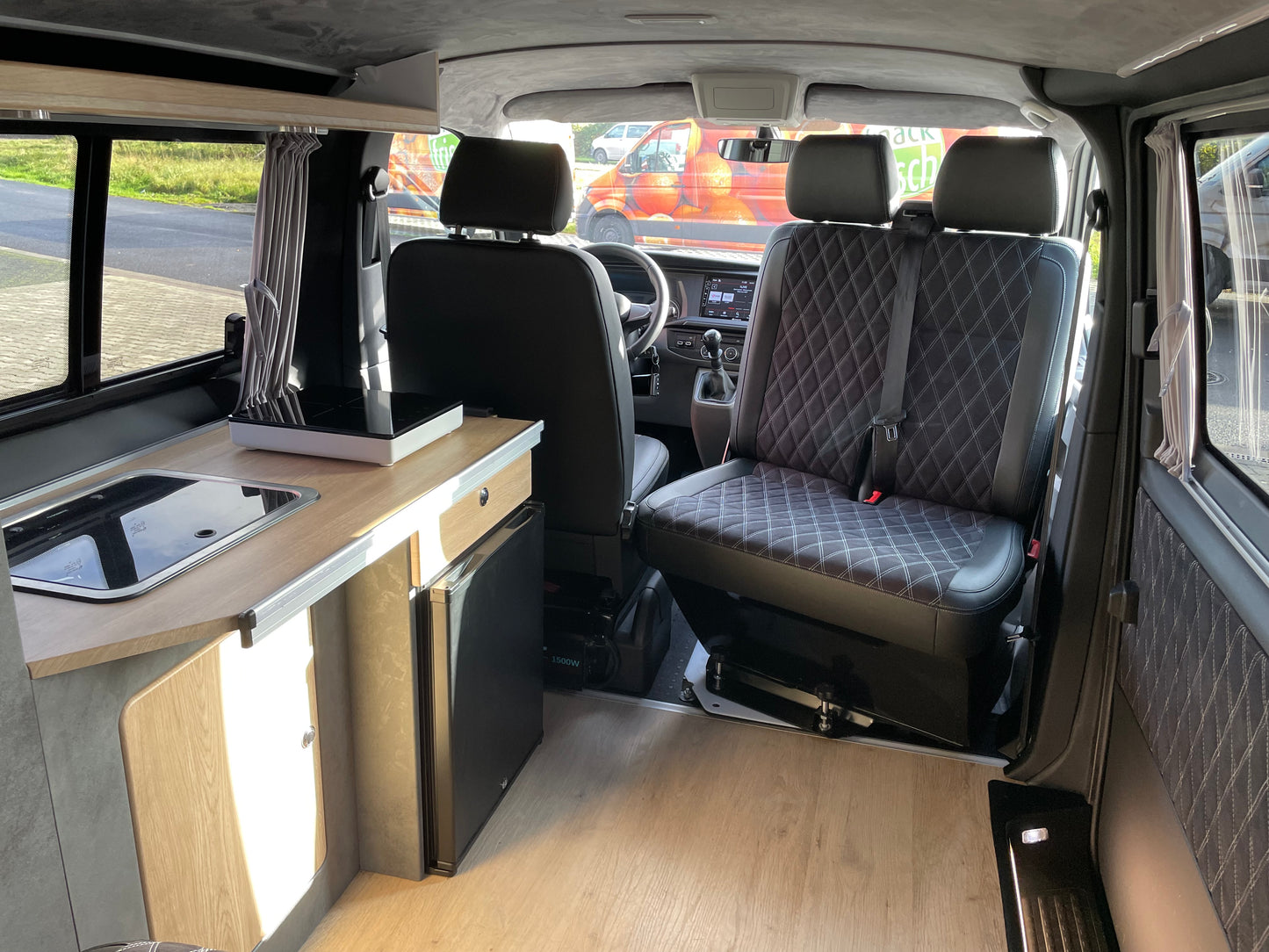 Volkswagen T6.1 Camper 2.0 TDI 150PS Schaltgetriebe unfallfrei | Wohnmobil mit Navi, PDC, Rückfahrkamera | Campervan Umbau 5 Sitzer