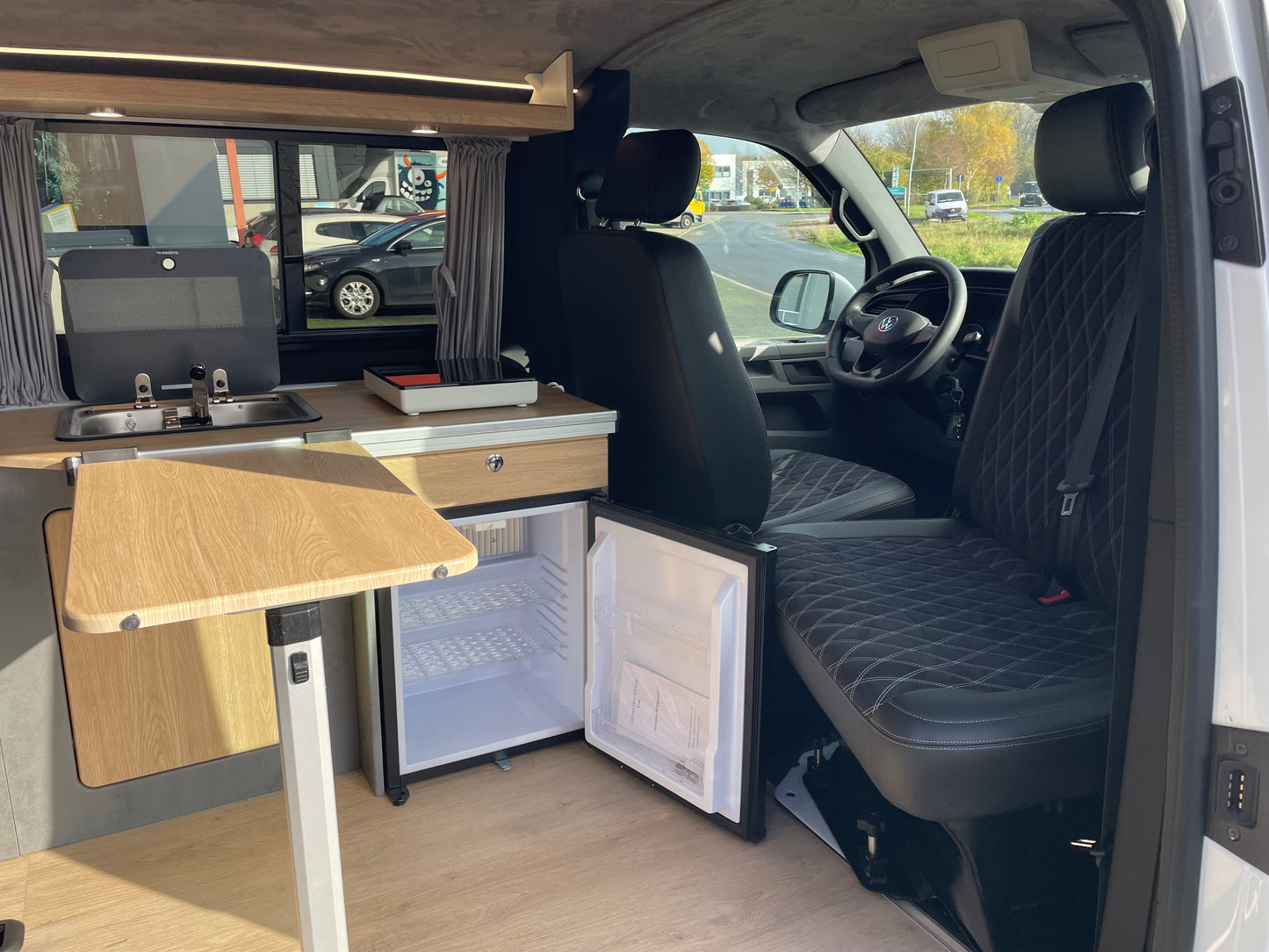Volkswagen T6.1 Camper 2.0 TDI 150PS Schaltgetriebe unfallfrei | Wohnmobil mit Navi, PDC, Rückfahrkamera | Campervan Umbau 5 Sitzer