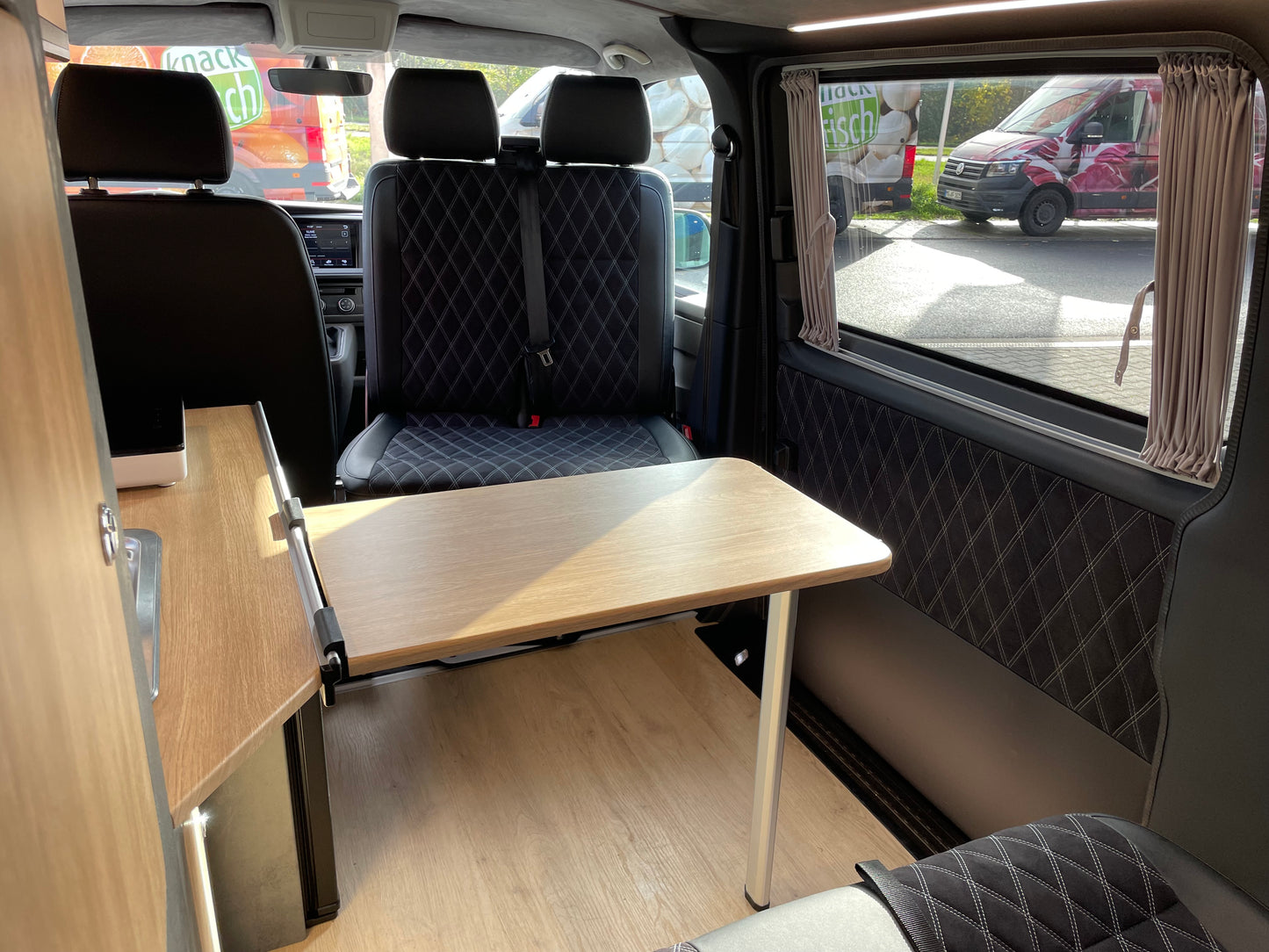 Volkswagen T6.1 Camper 2.0 TDI 150PS Schaltgetriebe unfallfrei | Wohnmobil mit Navi, PDC, Rückfahrkamera | Campervan Umbau 5 Sitzer