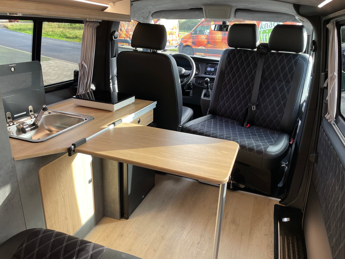 Volkswagen T6.1 Camper 2.0 TDI 150PS Schaltgetriebe unfallfrei | Wohnmobil mit Navi, PDC, Rückfahrkamera | Campervan Umbau 5 Sitzer