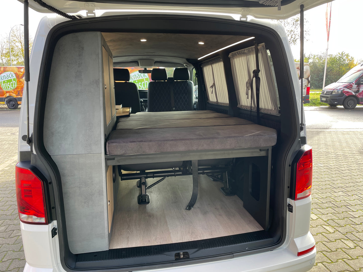 Volkswagen T6.1 Camper 2.0 TDI 150PS Schaltgetriebe unfallfrei | Wohnmobil mit Navi, PDC, Rückfahrkamera | Campervan Umbau 5 Sitzer