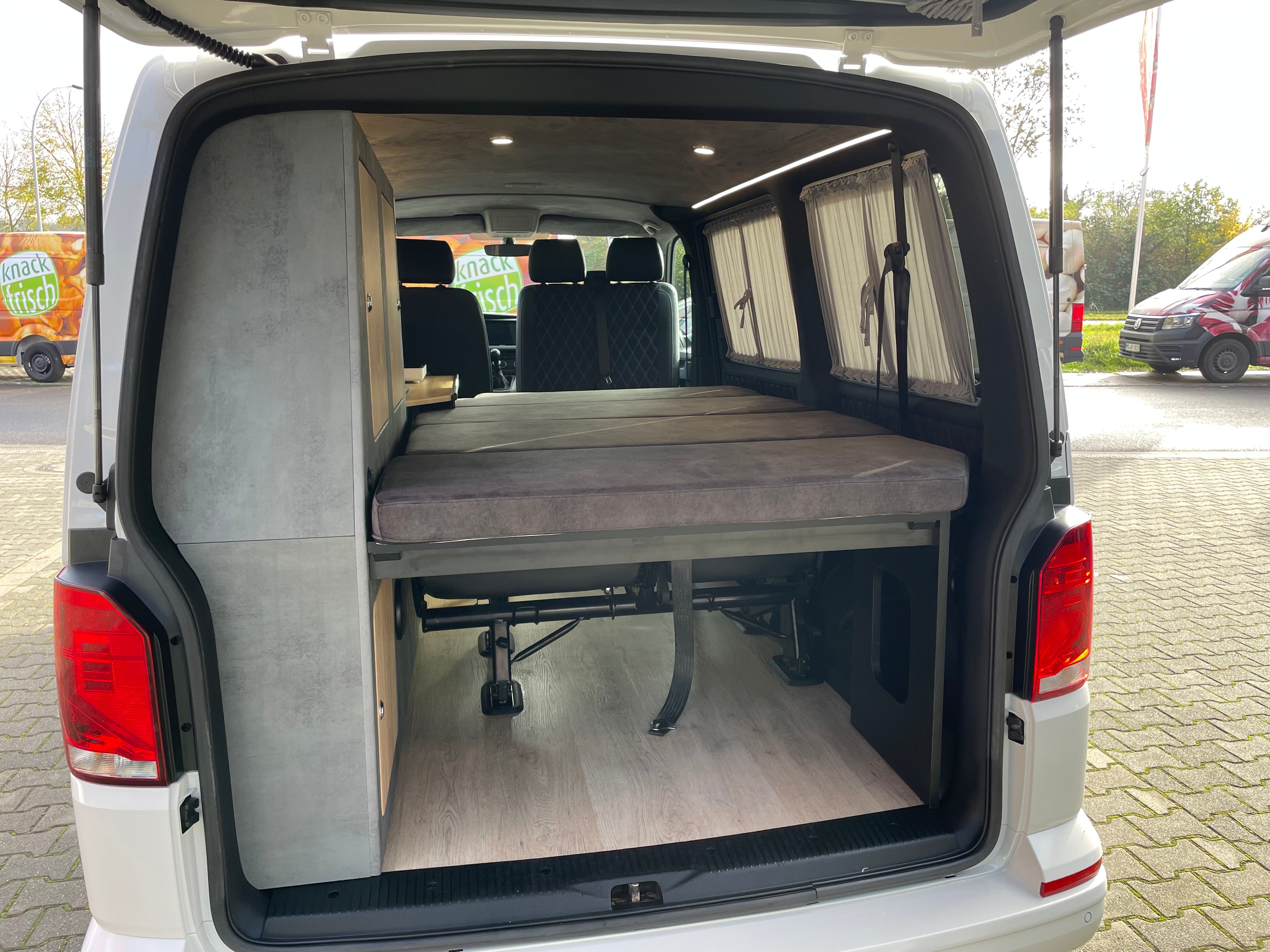 Volkswagen T6.1 Camper 2.0 TDI 150PS Schaltgetriebe unfallfrei | Wohnmobil mit Navi, PDC, Rückfahrkamera | Campervan Umbau 5 Sitzer