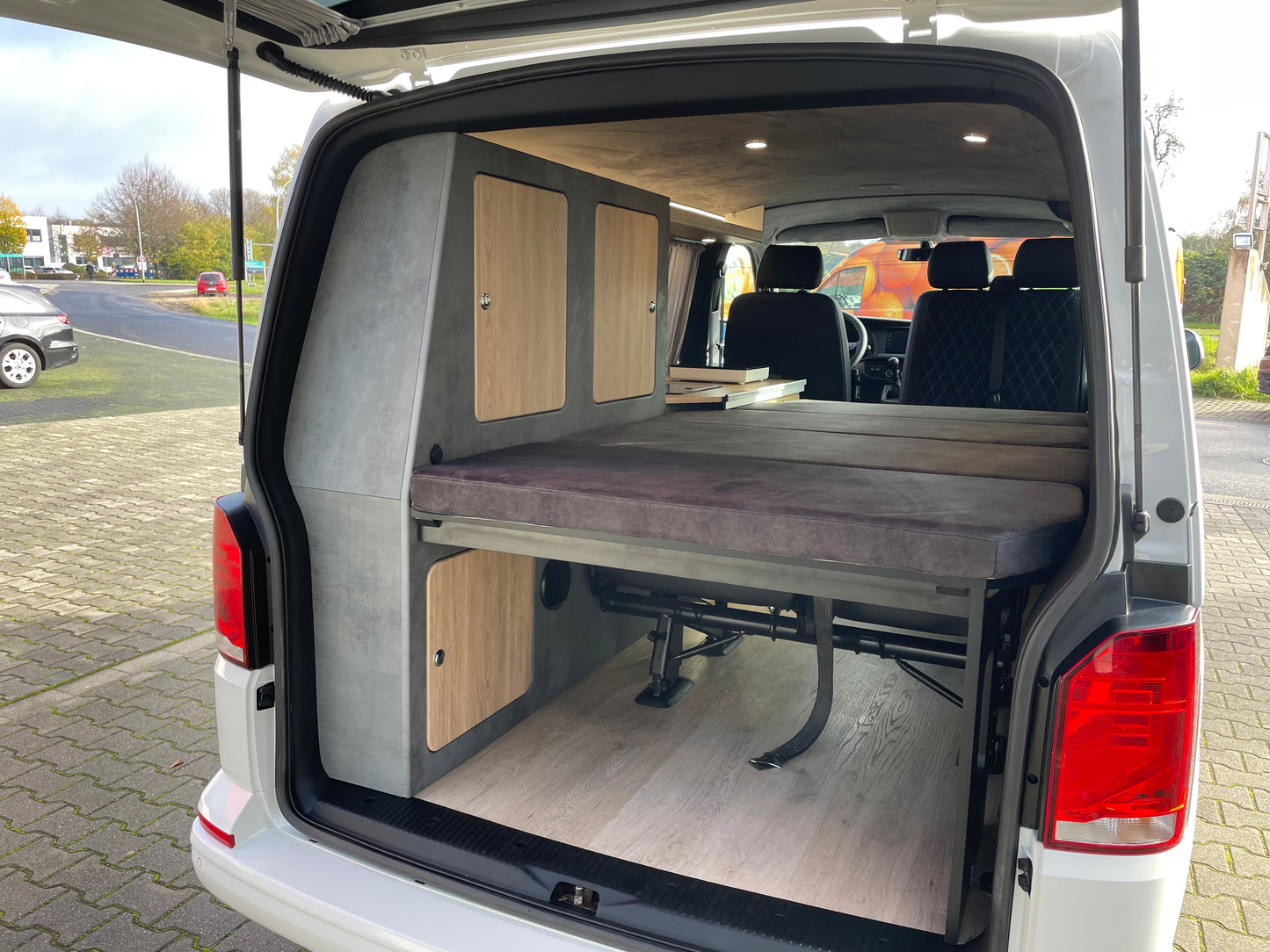 Volkswagen T6.1 Camper 2.0 TDI 150PS Schaltgetriebe unfallfrei | Wohnmobil mit Navi, PDC, Rückfahrkamera | Campervan Umbau 5 Sitzer