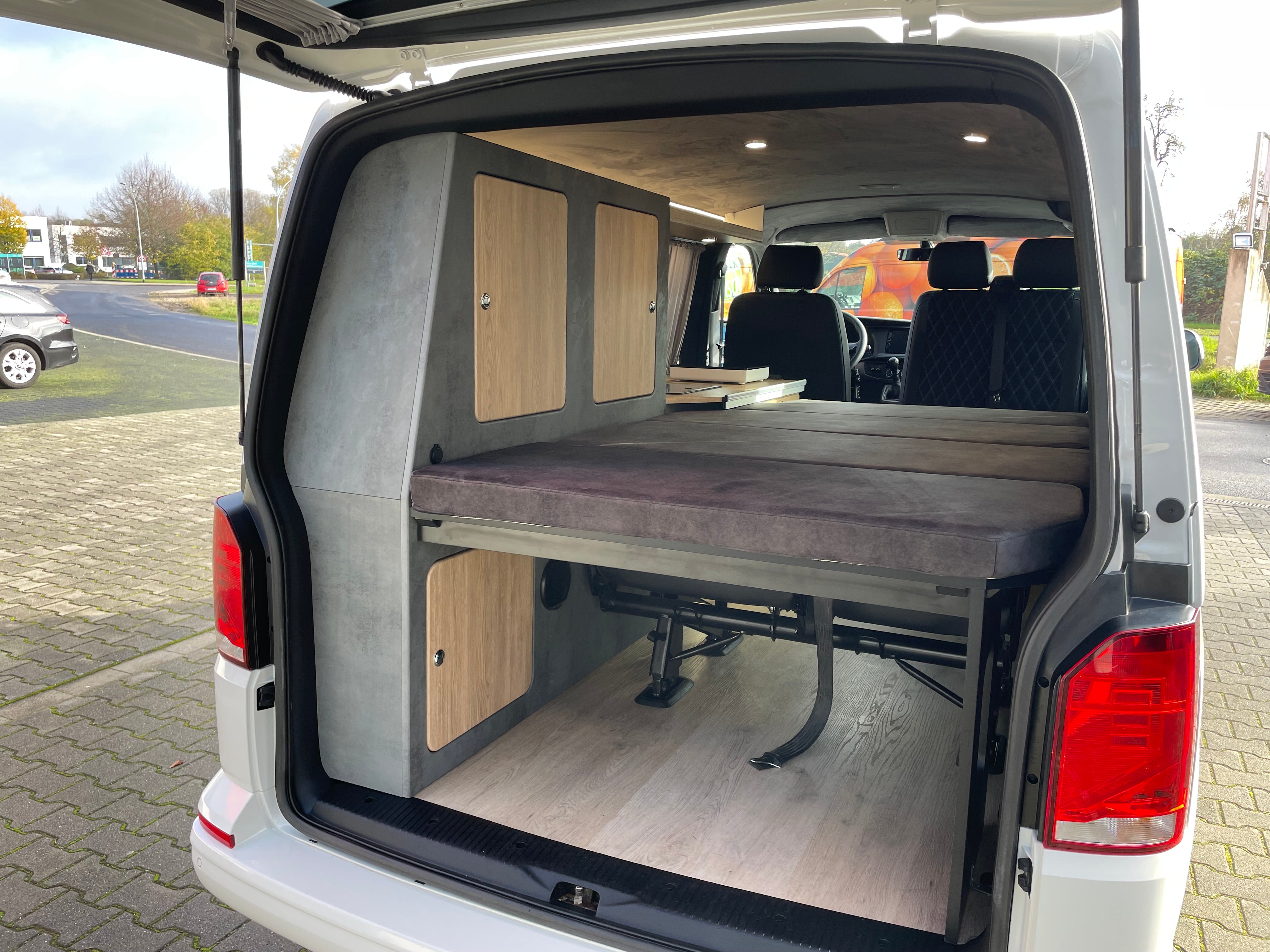 Volkswagen T6.1 Camper 2.0 TDI 150PS Schaltgetriebe unfallfrei | Wohnmobil mit Navi, PDC, Rückfahrkamera | Campervan Umbau 5 Sitzer