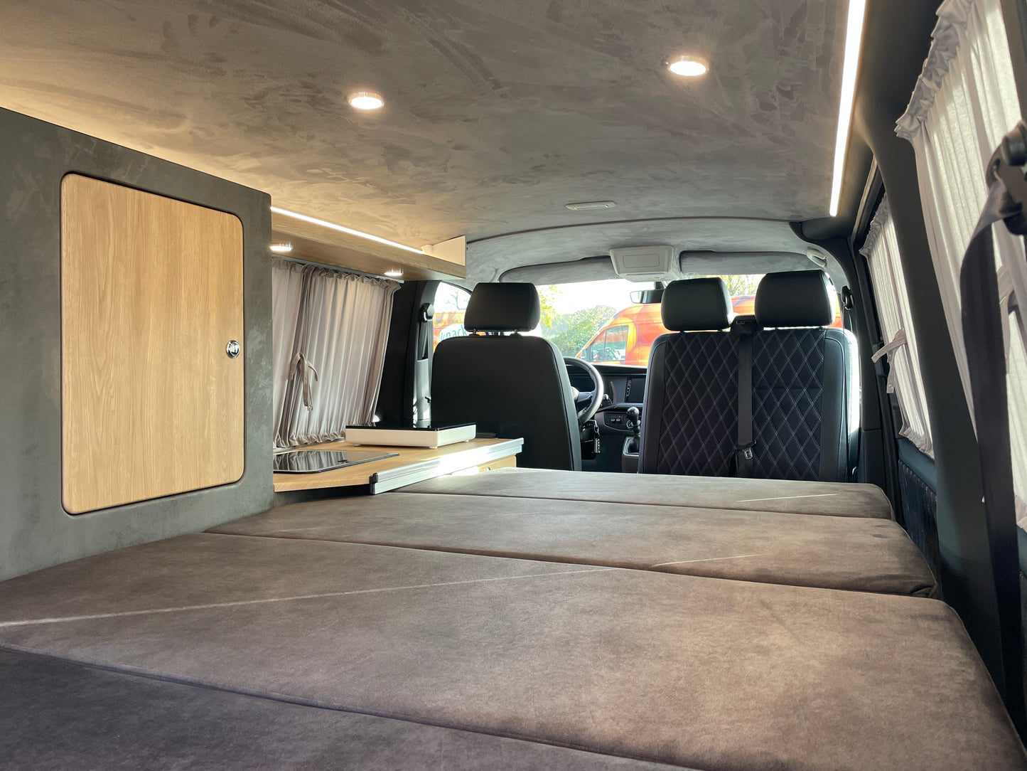 Volkswagen T6.1 Camper 2.0 TDI 150PS Schaltgetriebe unfallfrei | Wohnmobil mit Navi, PDC, Rückfahrkamera | Campervan Umbau 5 Sitzer