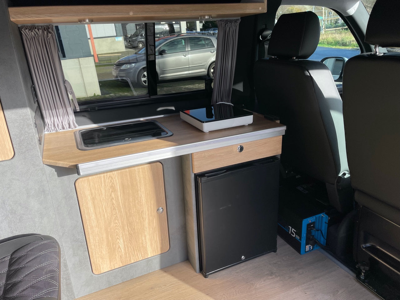 Volkswagen T6.1 Camper 2.0 TDI 150PS unfallfrei | Wohnmobil mit Hubdach Schlafdach, PDC, Navi, Rückfahrkamera