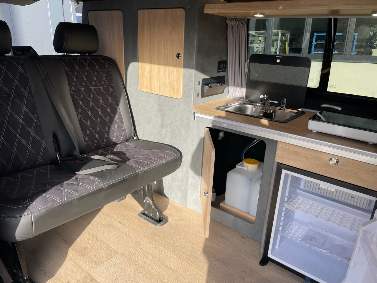 Volkswagen T6.1 Camper 2.0 TDI 150PS unfallfrei | Wohnmobil mit Hubdach Schlafdach, PDC, Navi, Rückfahrkamera