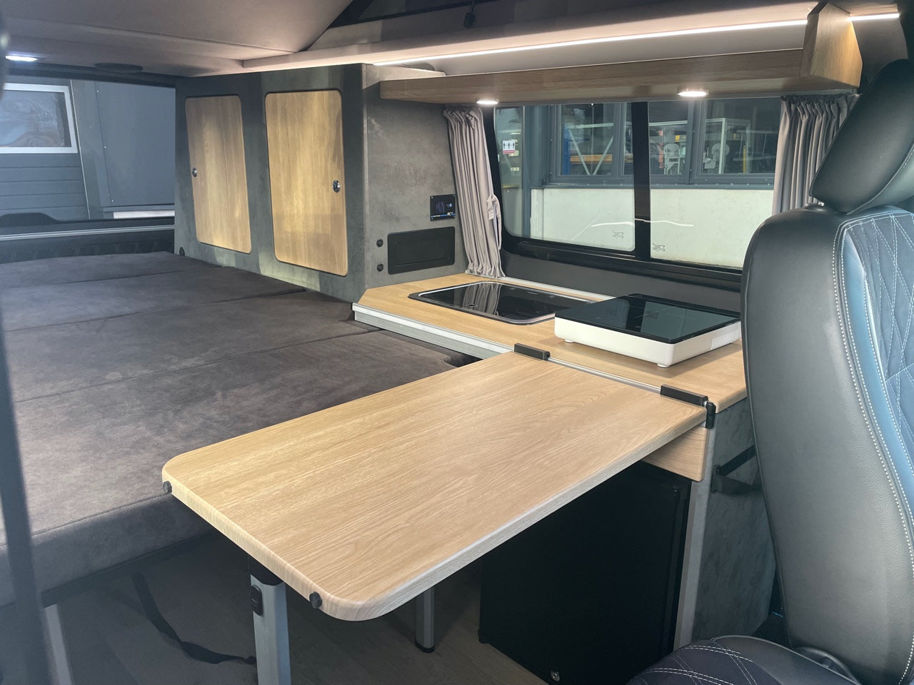 Volkswagen T6.1 Camper 2.0 TDI 150PS unfallfrei | Wohnmobil mit Hubdach Schlafdach, PDC, Navi, Rückfahrkamera