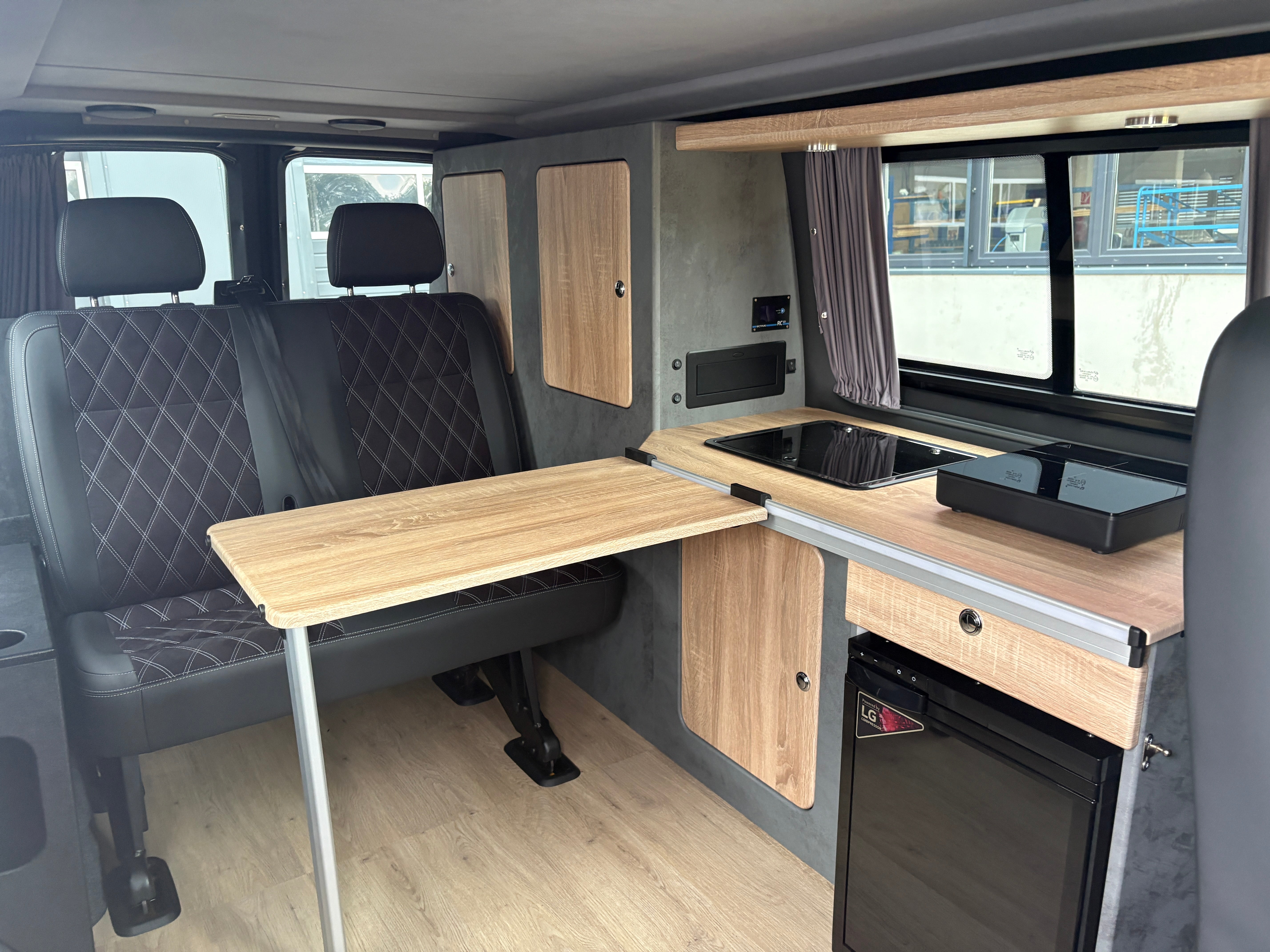 Camper-Ausbau Projekt LS-097 – VW T6.1 in Gelb mit Austops-Aufstelldach, 150 PS DSG | Nachbau schlüsselfertig