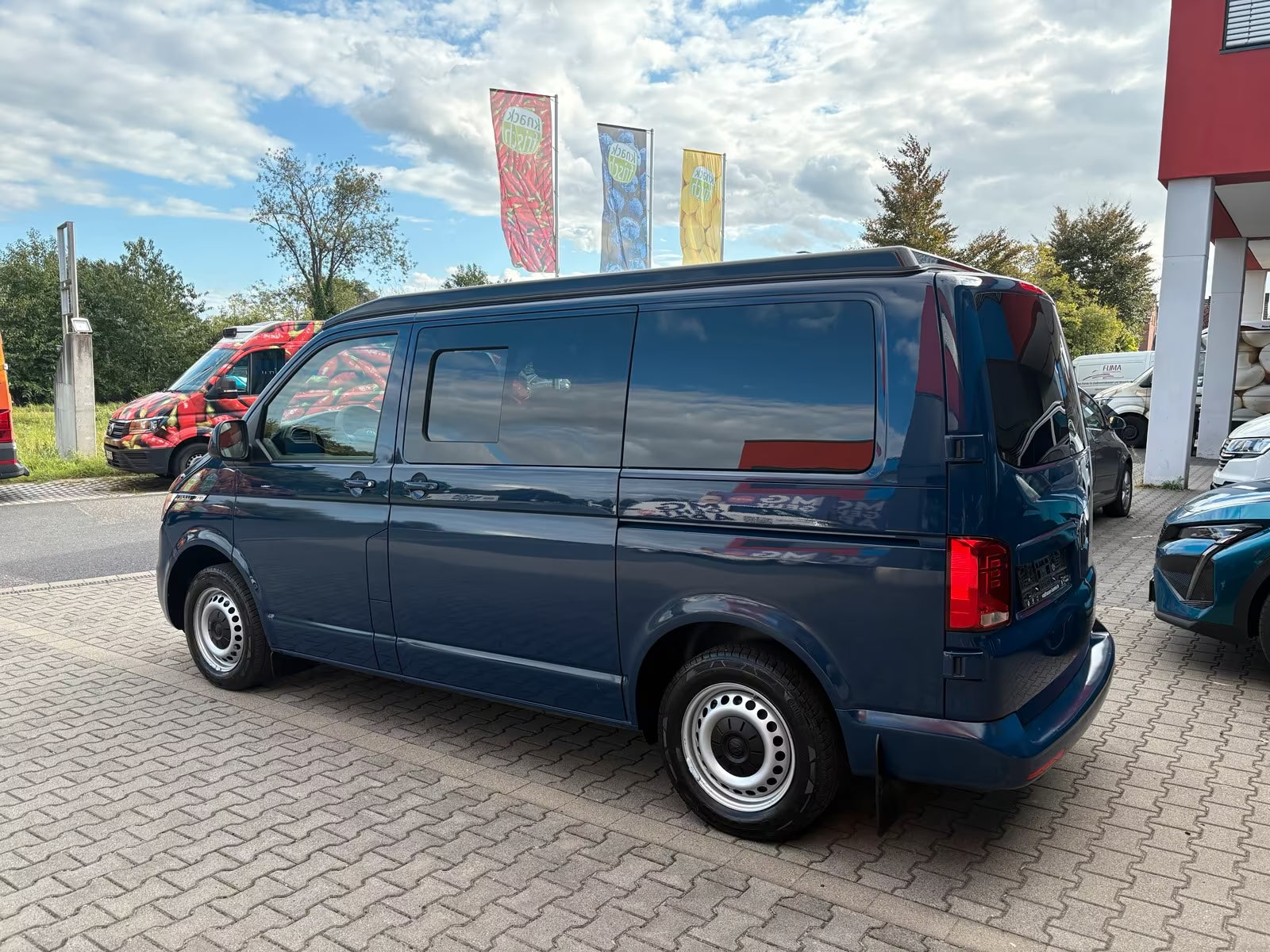 Volkswagen T6.1 Camper 2.0 TDI 110PS unfallfrei | Wohnmobil mit Hubdach Schlafdach, PDC, Navi, Rückfahrkamera | Campervan Umbau 5 Sitzer