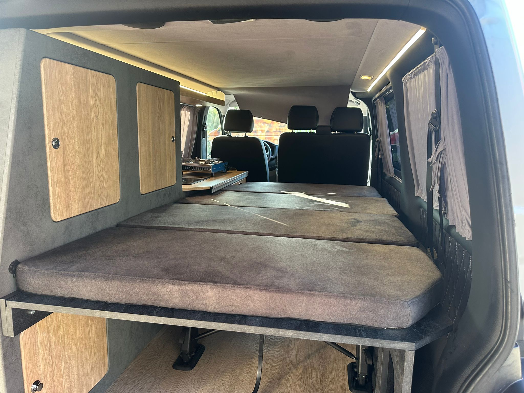 Volkswagen T6 Camper 2.0 TDI 102PS unfallfrei | Wohnmobil mit Hubdach Schlafdach, PDC, Navi, Rückfahrkamera | Campervan Umbau 5 Sitzer | VW