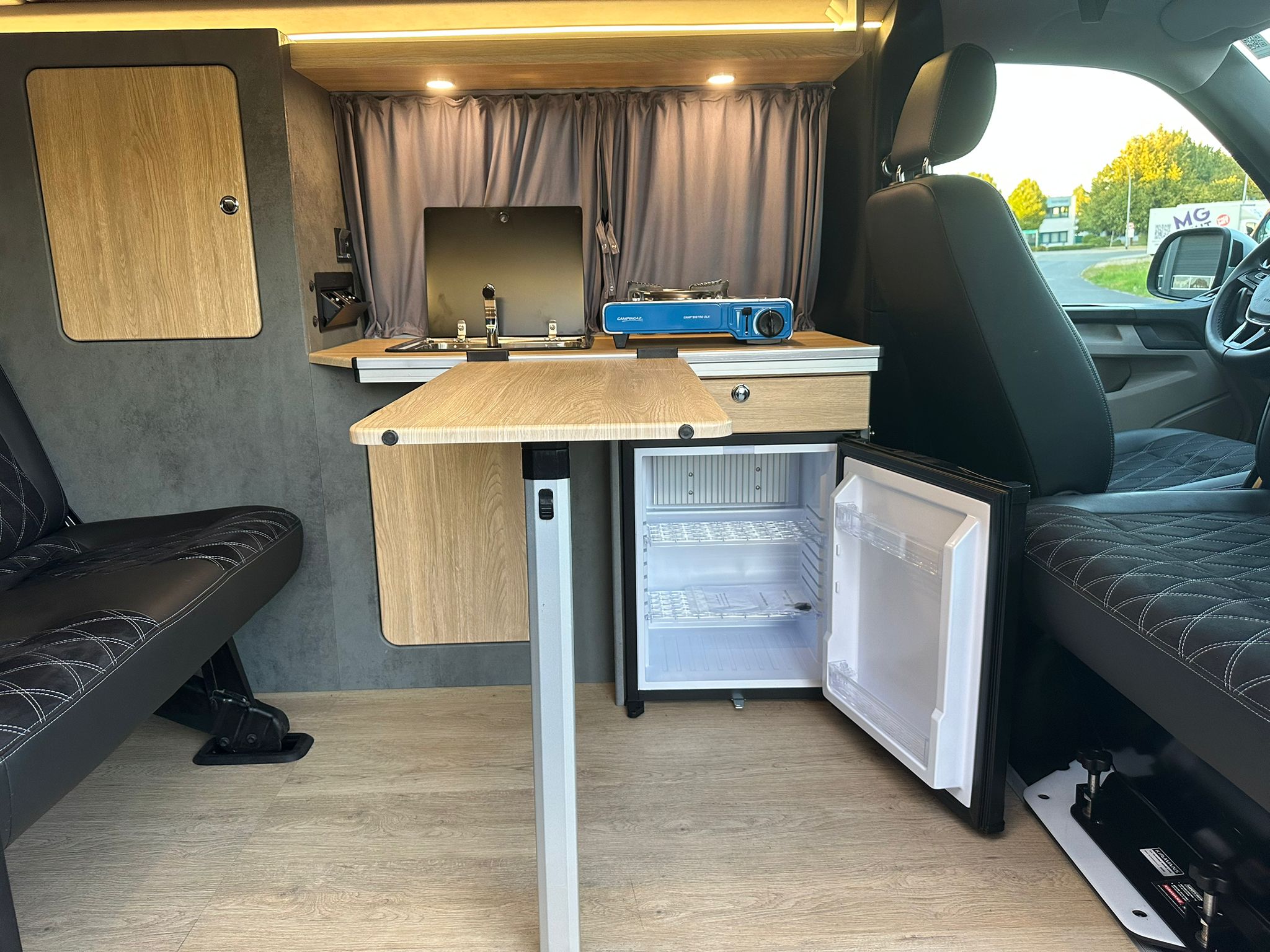 Volkswagen T6 Camper 2.0 TDI 102PS unfallfrei | Wohnmobil mit Hubdach Schlafdach, PDC, Navi, Rückfahrkamera | Campervan Umbau 5 Sitzer | VW