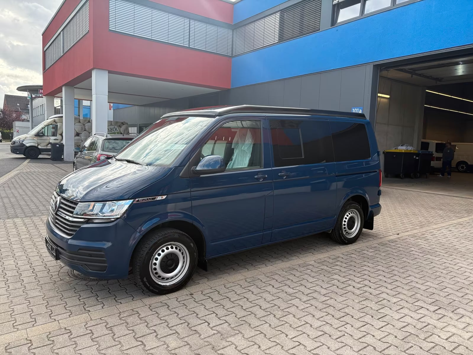 Volkswagen T6.1 Camper 2.0 TDI 110PS unfallfrei | Wohnmobil mit Hubdach Schlafdach, PDC, Navi, Rückfahrkamera | Campervan Umbau 5 Sitzer