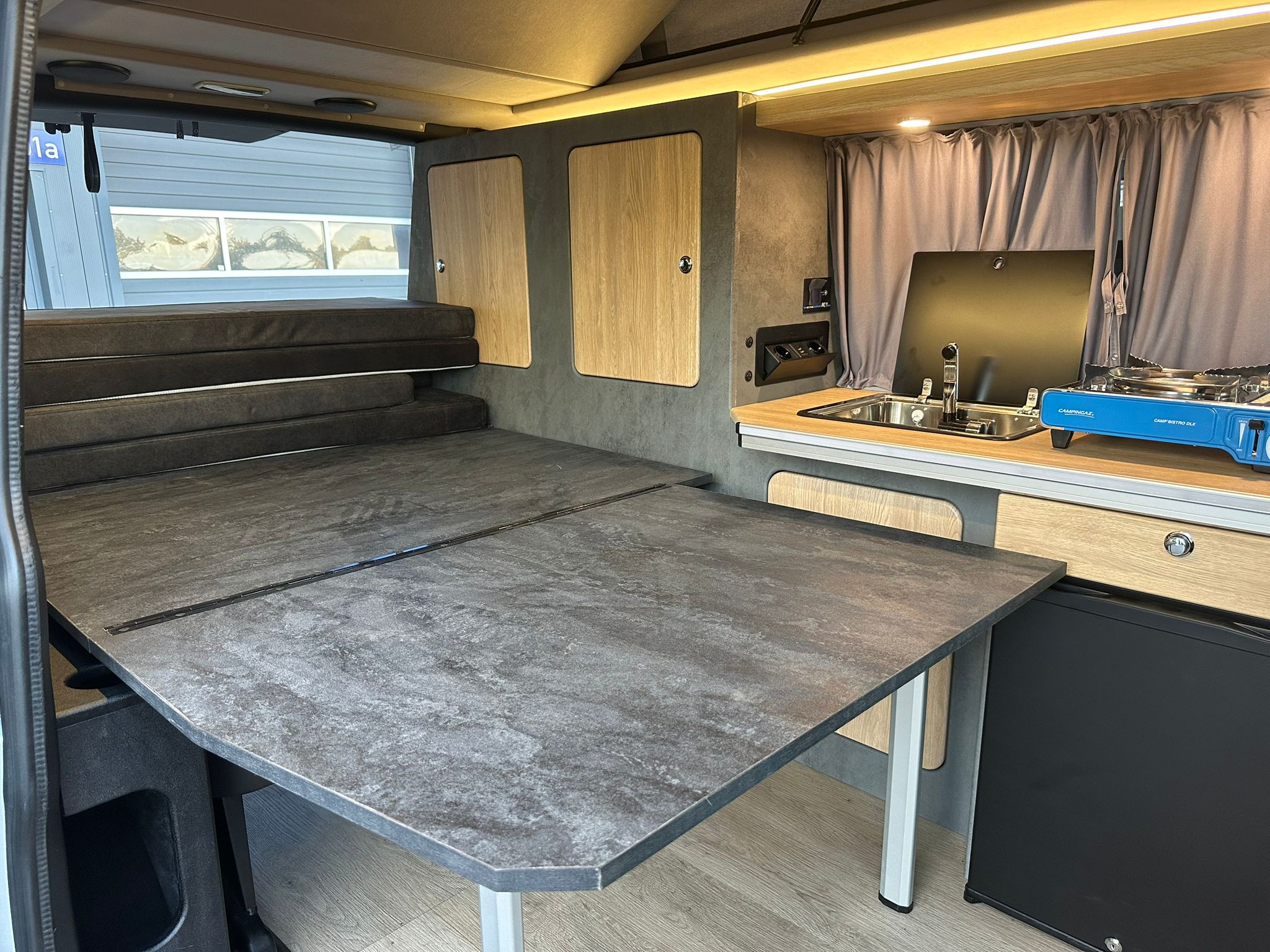 Volkswagen T6 Camper 2.0 TDI 102PS unfallfrei | Wohnmobil mit Hubdach Schlafdach, PDC, Navi, Rückfahrkamera | Campervan Umbau 5 Sitzer | VW