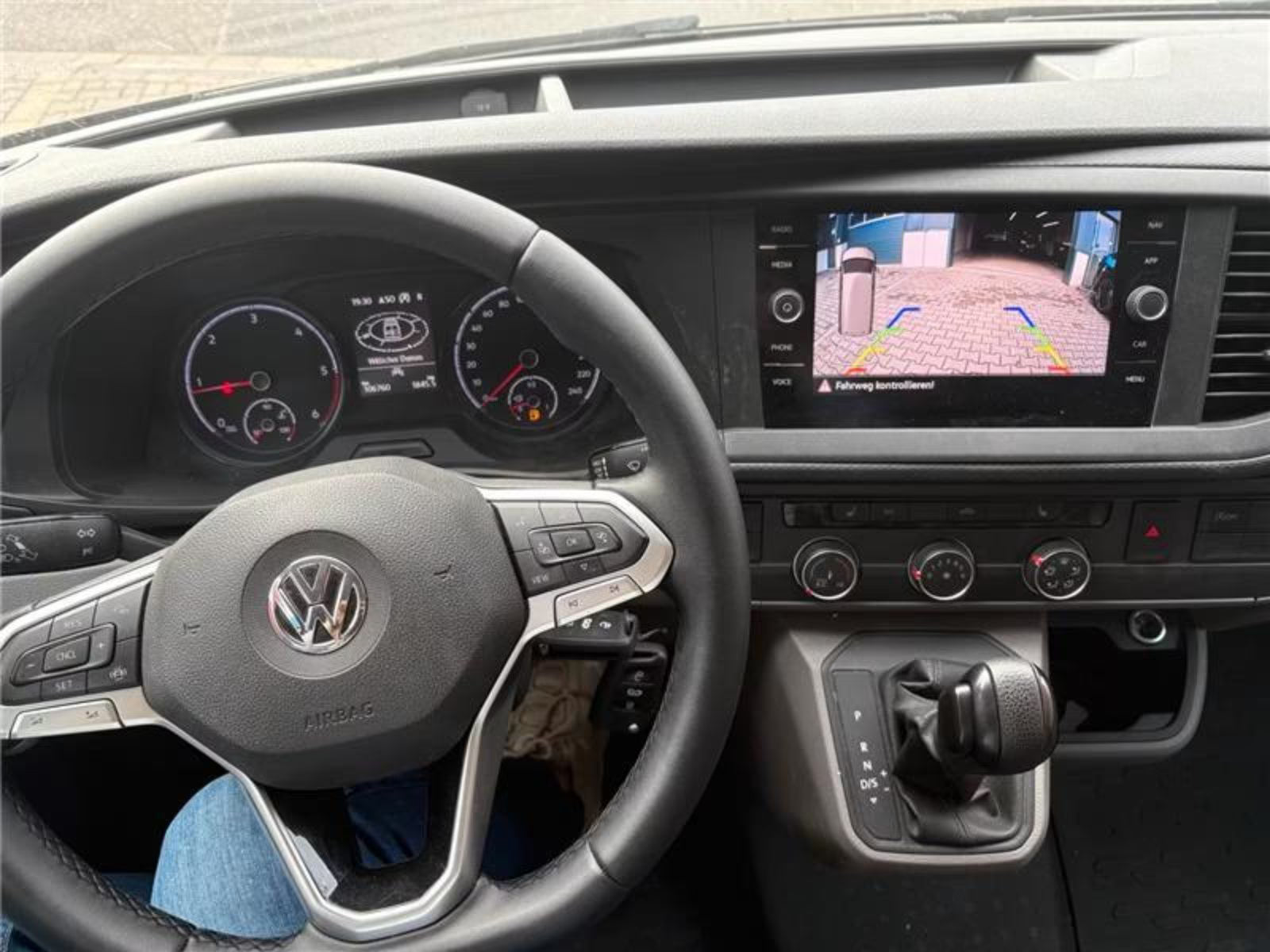 Volkswagen T6.1 Camper 2.0 TDI DSG 150PS unfallfrei | Wohnmobil mit Hubdach Schlafdach, PDC, Navi, Rückfahrkamera | Campervan Umbau 5 Sitzer VW