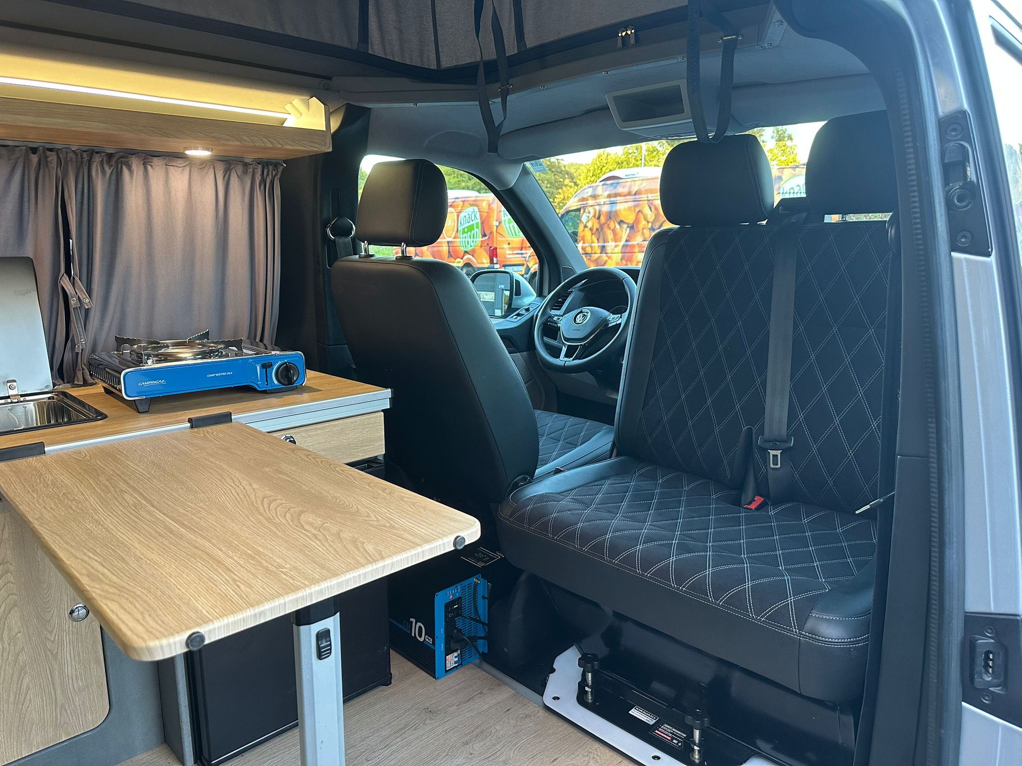Volkswagen T6 Camper 2.0 TDI 102PS unfallfrei | Wohnmobil mit Hubdach Schlafdach, PDC, Navi, Rückfahrkamera | Campervan Umbau 5 Sitzer | VW