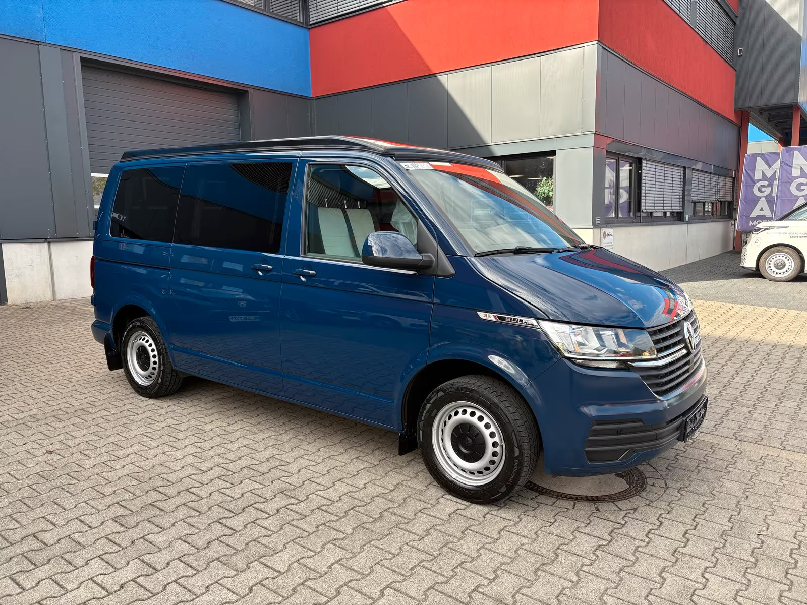 Volkswagen T6.1 Camper 2.0 TDI 110PS unfallfrei | Wohnmobil mit Hubdach Schlafdach, PDC, Navi, Rückfahrkamera | Campervan Umbau 5 Sitzer