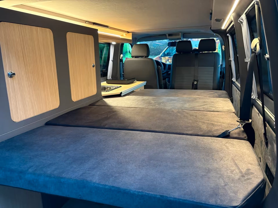 Volkswagen T6 Camper 2.0 TDI 114PS unfallfrei | Wohnmobil mit Hubdach Schlafdach, PDC, Anhängerkupplung, Rückfahrkamera | Campervan Umbau 5 Sitzer VW