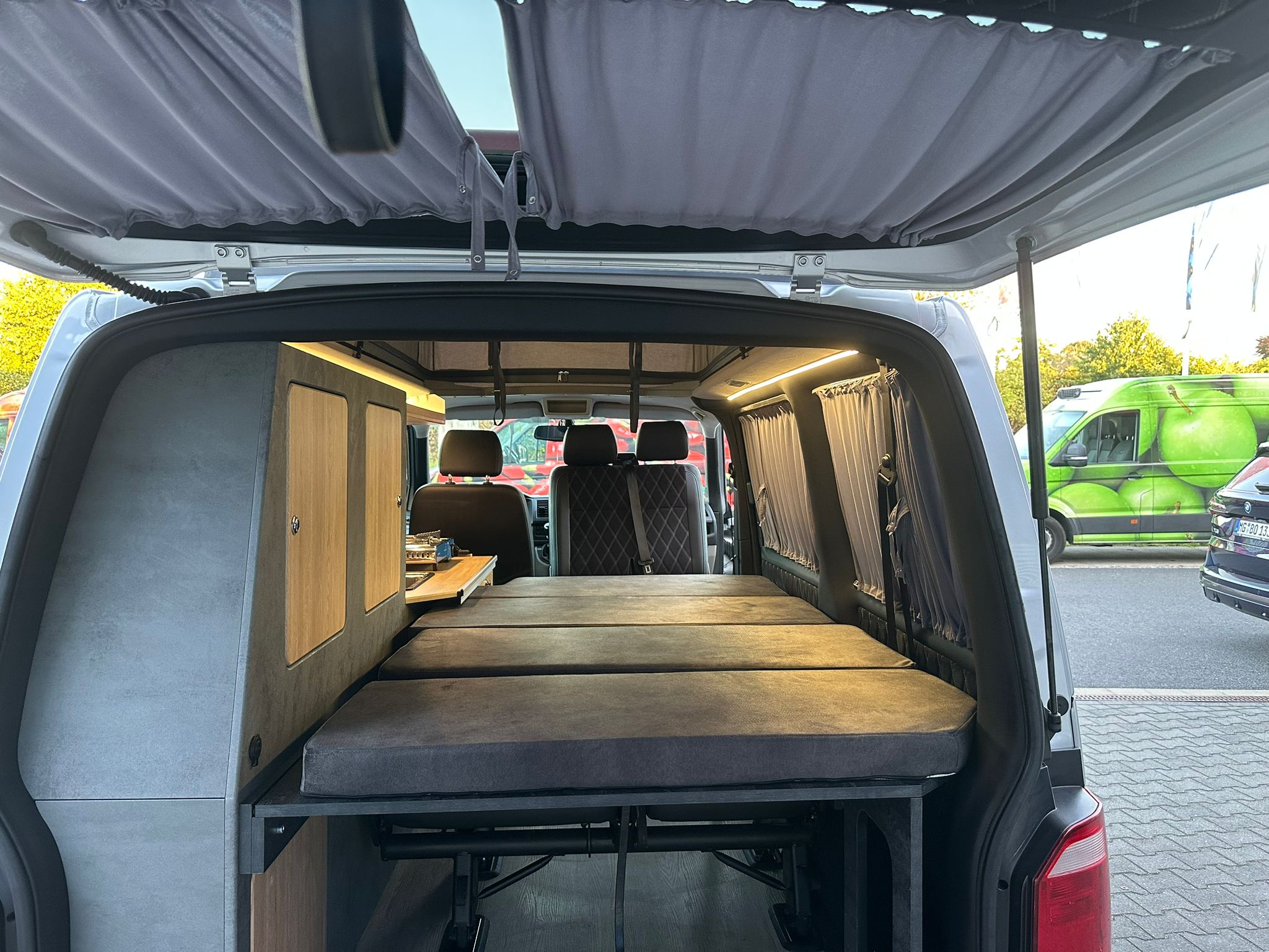 Volkswagen T6 Camper 2.0 TDI 102PS unfallfrei | Wohnmobil mit Hubdach Schlafdach, PDC, Navi, Rückfahrkamera | Campervan Umbau 5 Sitzer | VW
