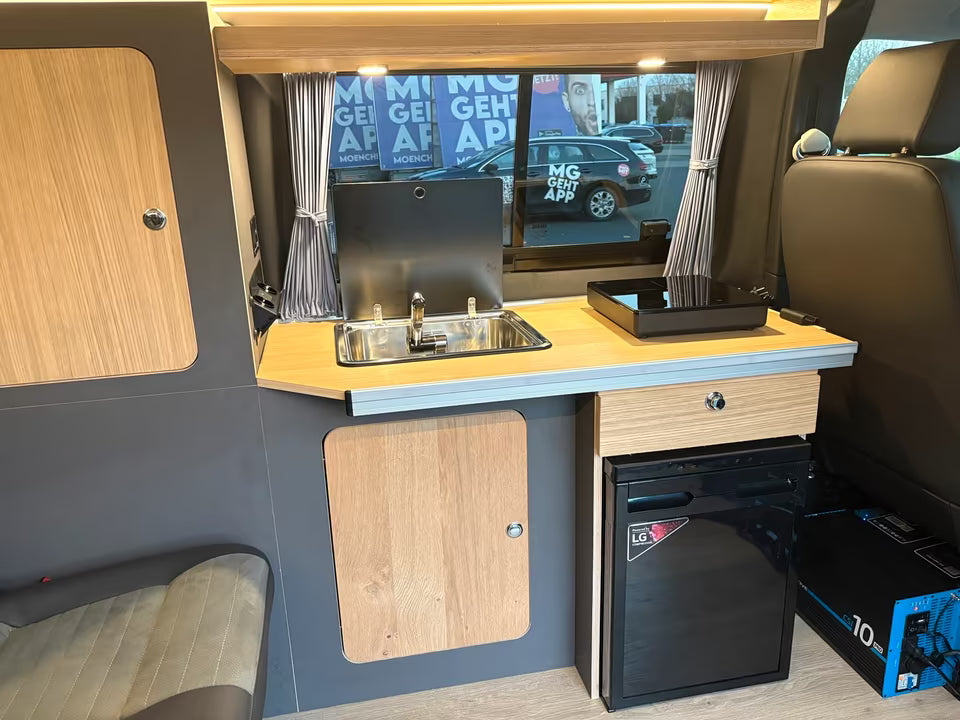 Volkswagen T6 Camper 2.0 TDI 114PS unfallfrei | Wohnmobil mit Hubdach Schlafdach, PDC, Anhängerkupplung, Rückfahrkamera | Campervan Umbau 5 Sitzer VW