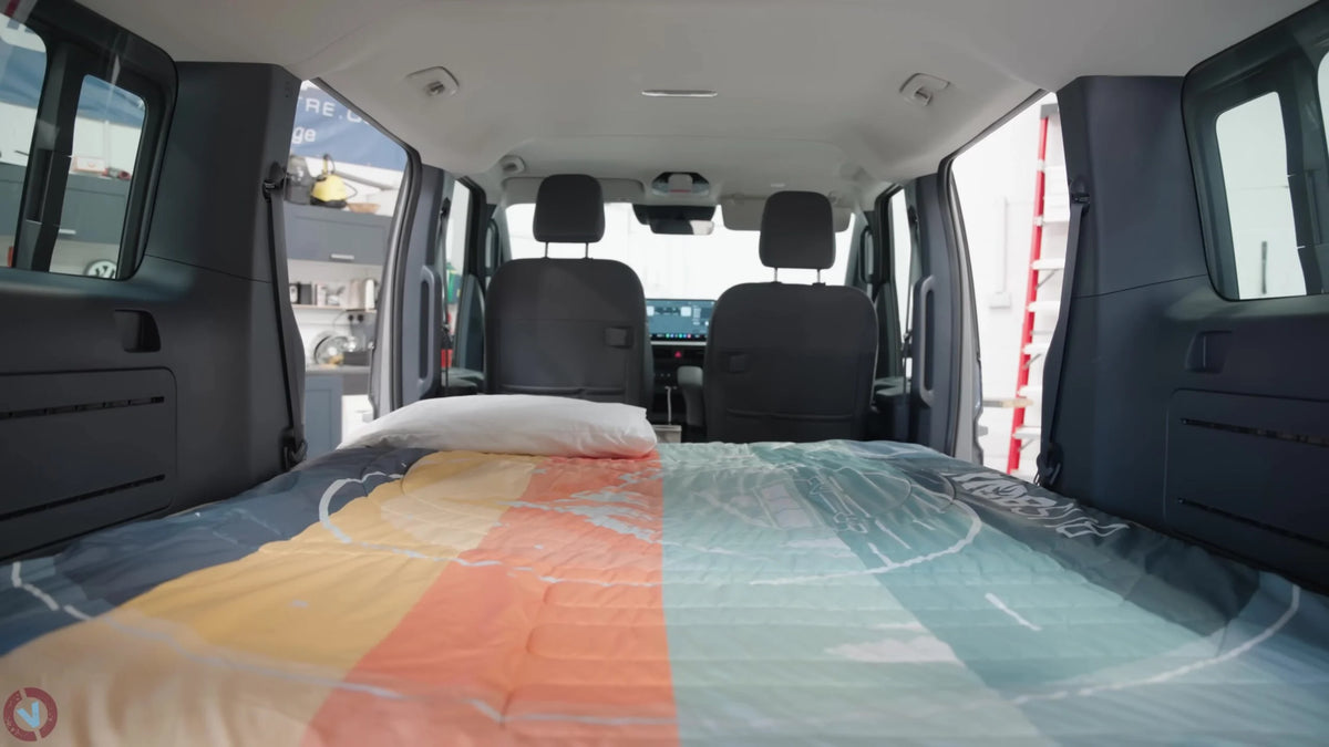 VanLab Camping-Kit für Kia PV5 Passenger: herausnehmbare Campingbox mit Sitzgruppe, Bett & Küchenmodul, Einbau in Mönchengladbach